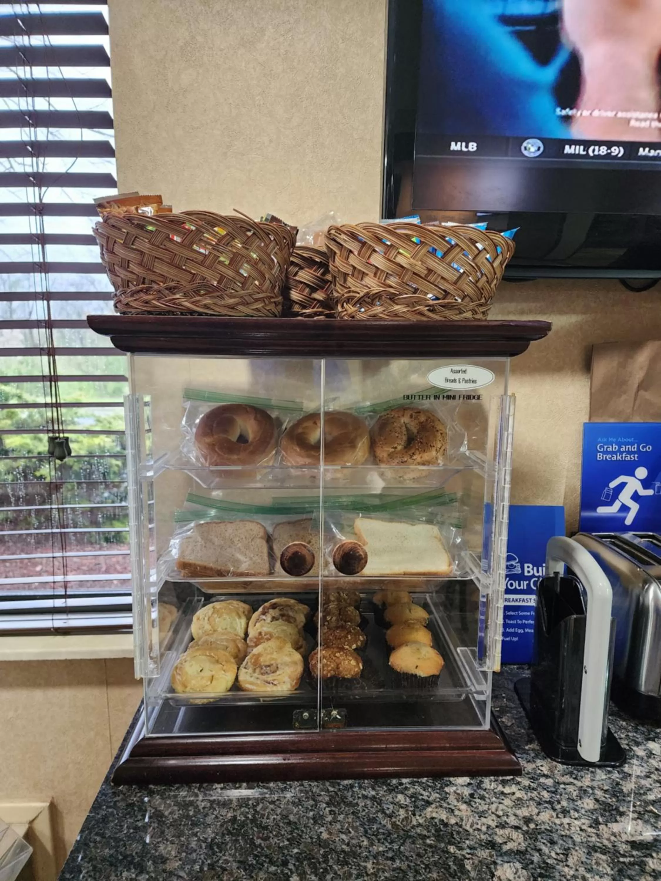 Breakfast in Best Western Richland Inn Mansfield