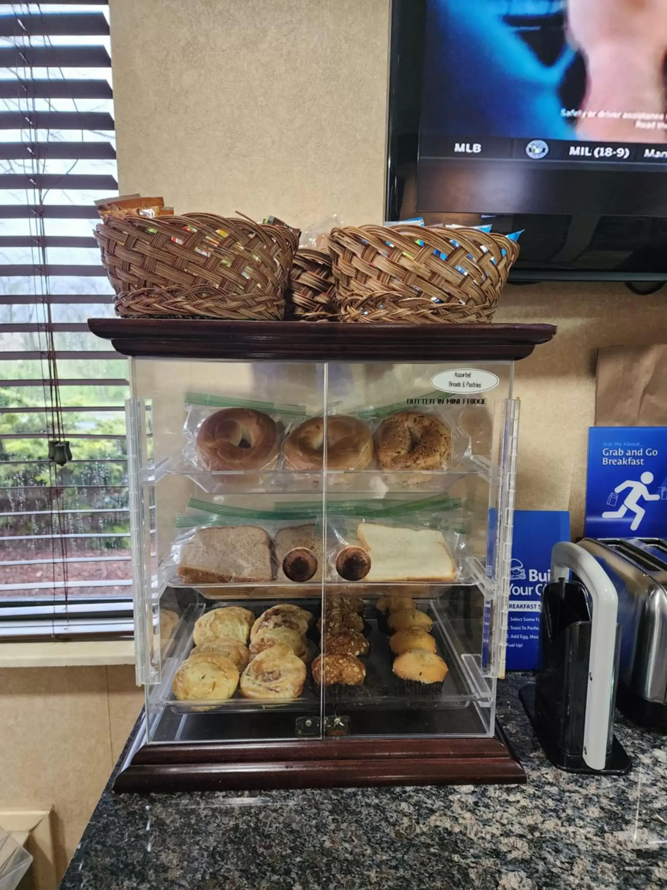 Breakfast in Best Western Richland Inn Mansfield Breakfast in Best Western Richland Inn Mansfield