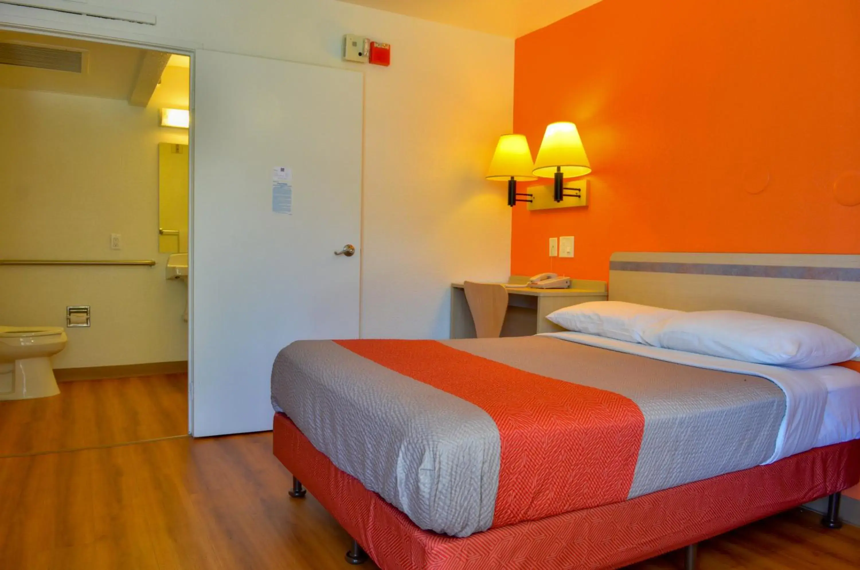 Bedroom, Room Photo in Motel 6 Santa Nella, CA - Los Banos - Interstate 5