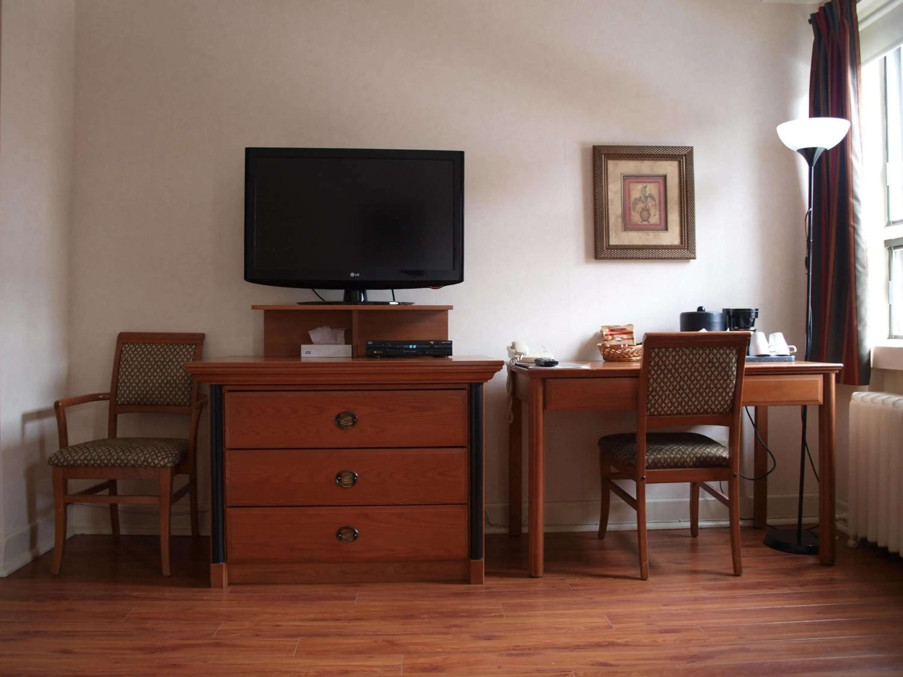 TV and multimedia in Hotel St-Denis