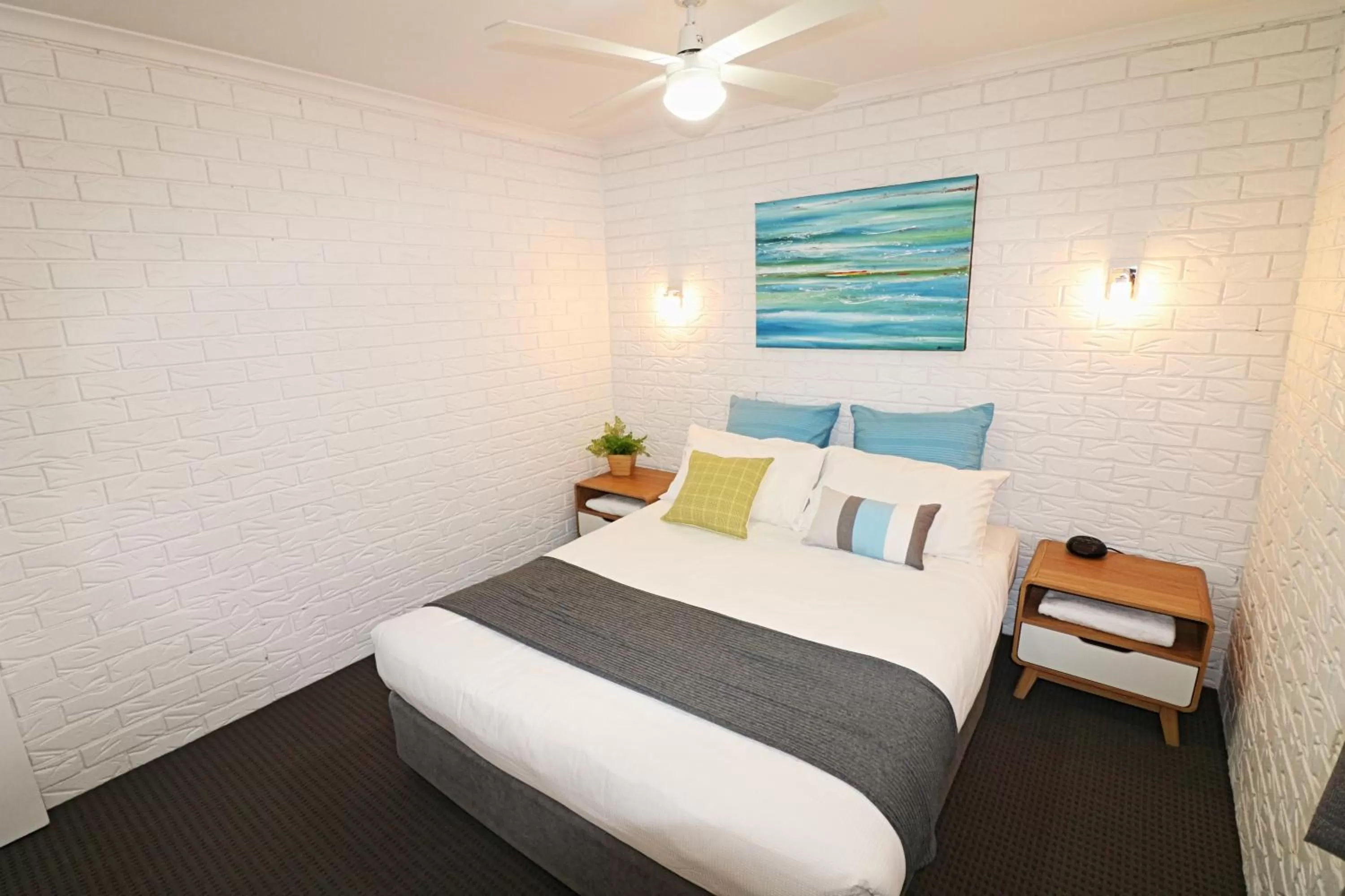 Bedroom, Bed in Aquarius Merimbula