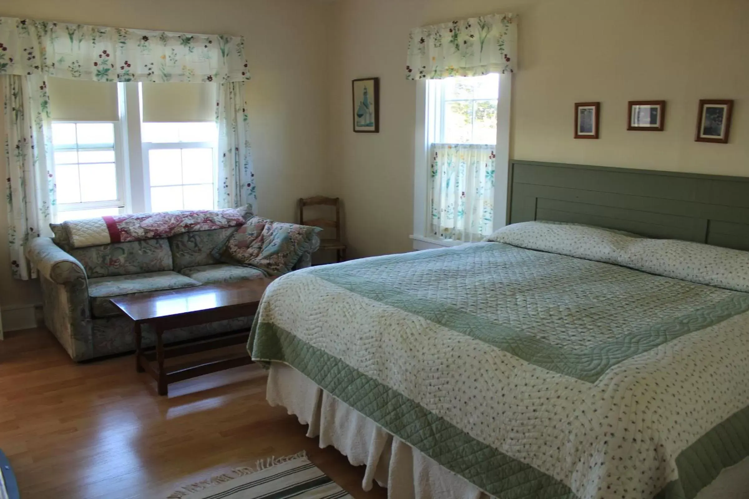 Photo of the whole room in Compass Rose Heritage Inn