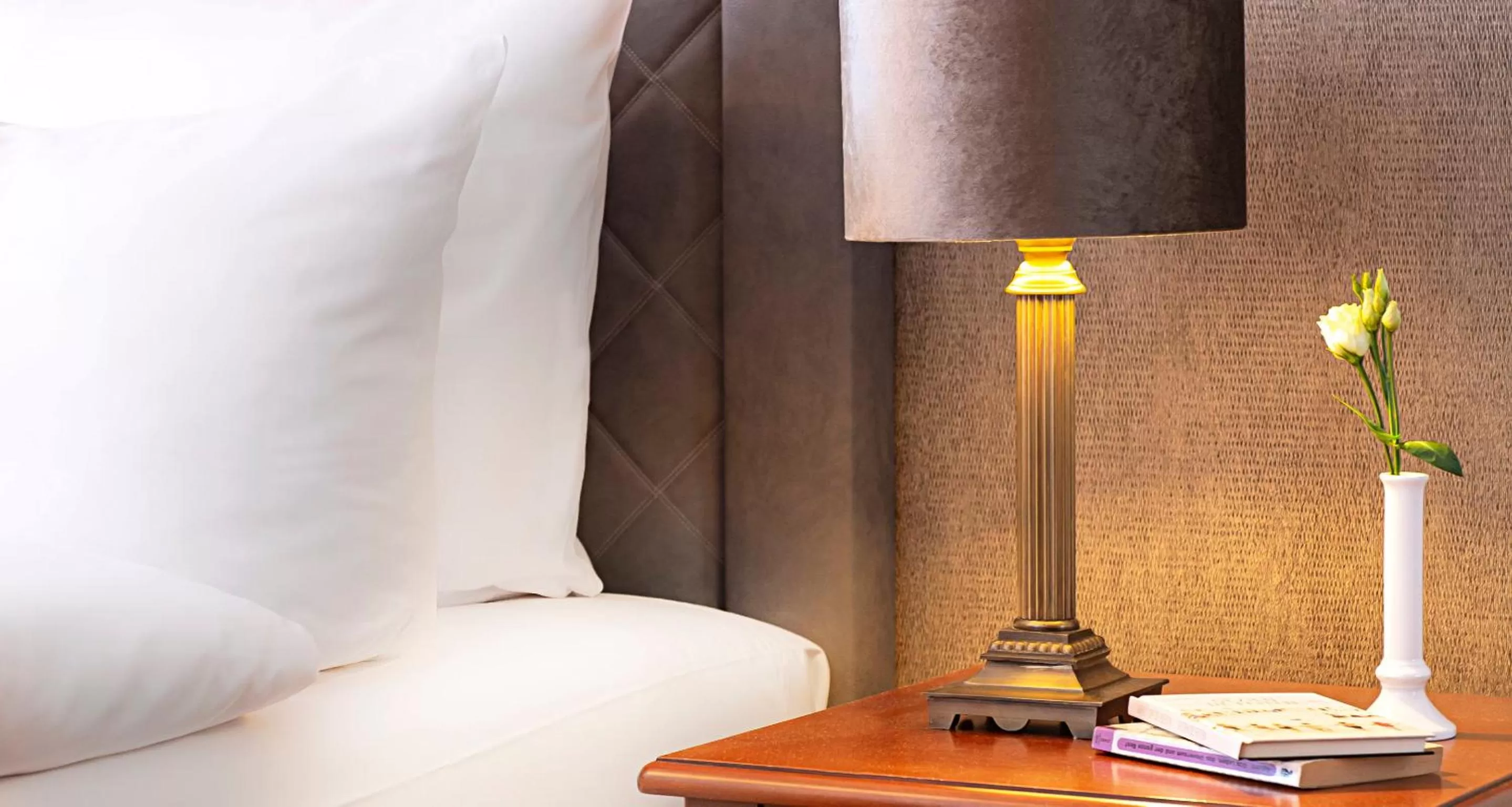 Bed in Victor's Residenz-Hotel Berlin Mitte