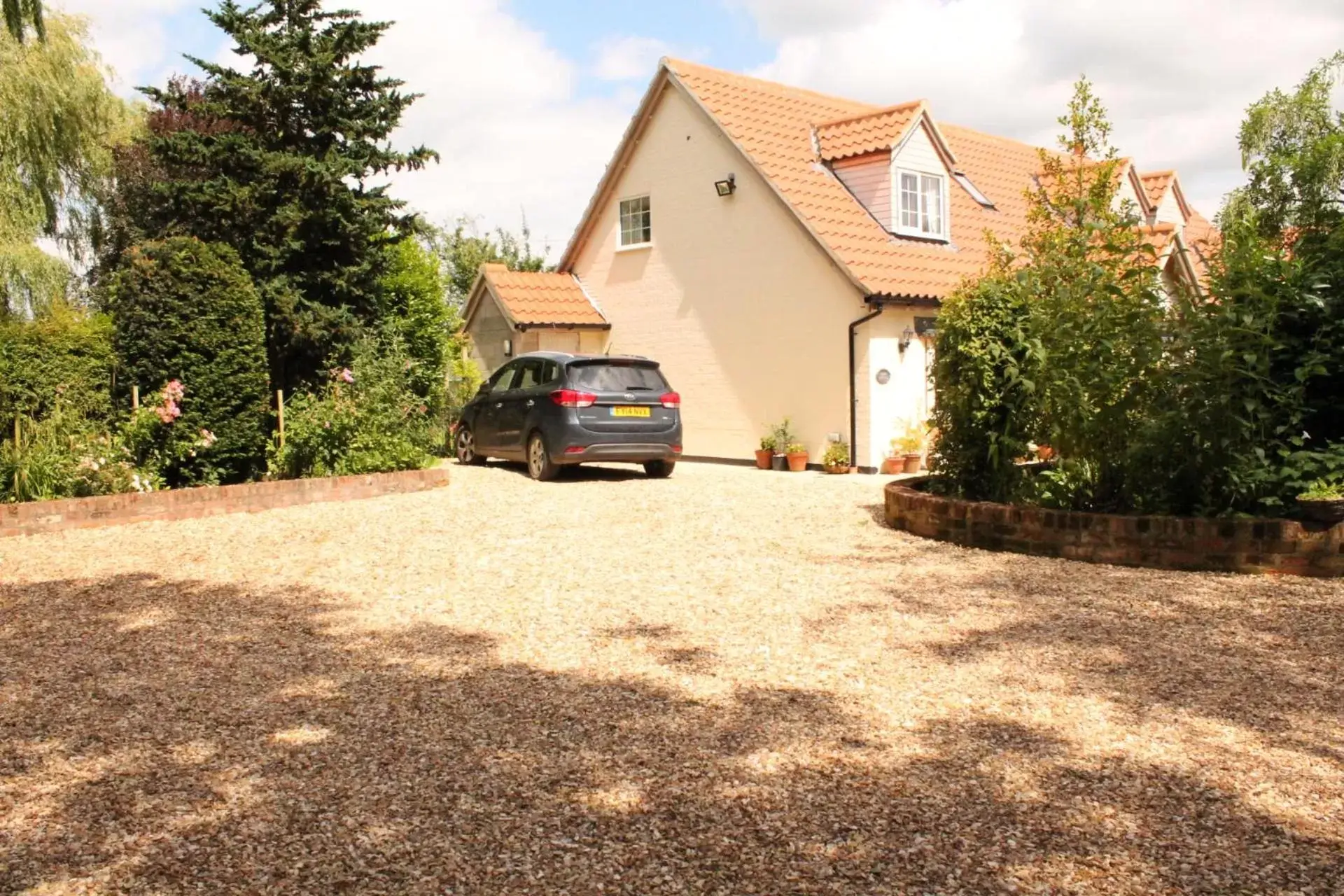 Parking, Property Building in White Cottage B and B