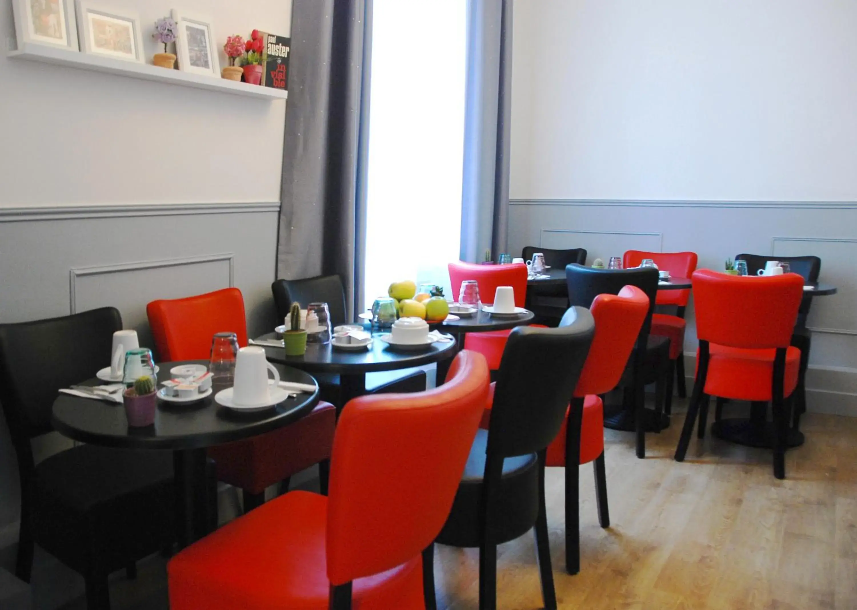 Coffee/tea facilities, Restaurant/Places to Eat in Cosy Monceau