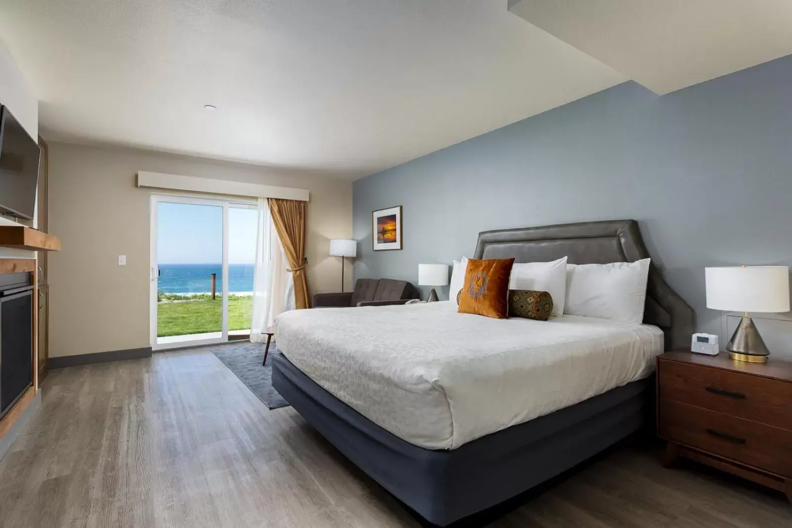 Bed in The Coho Oceanfront Lodge