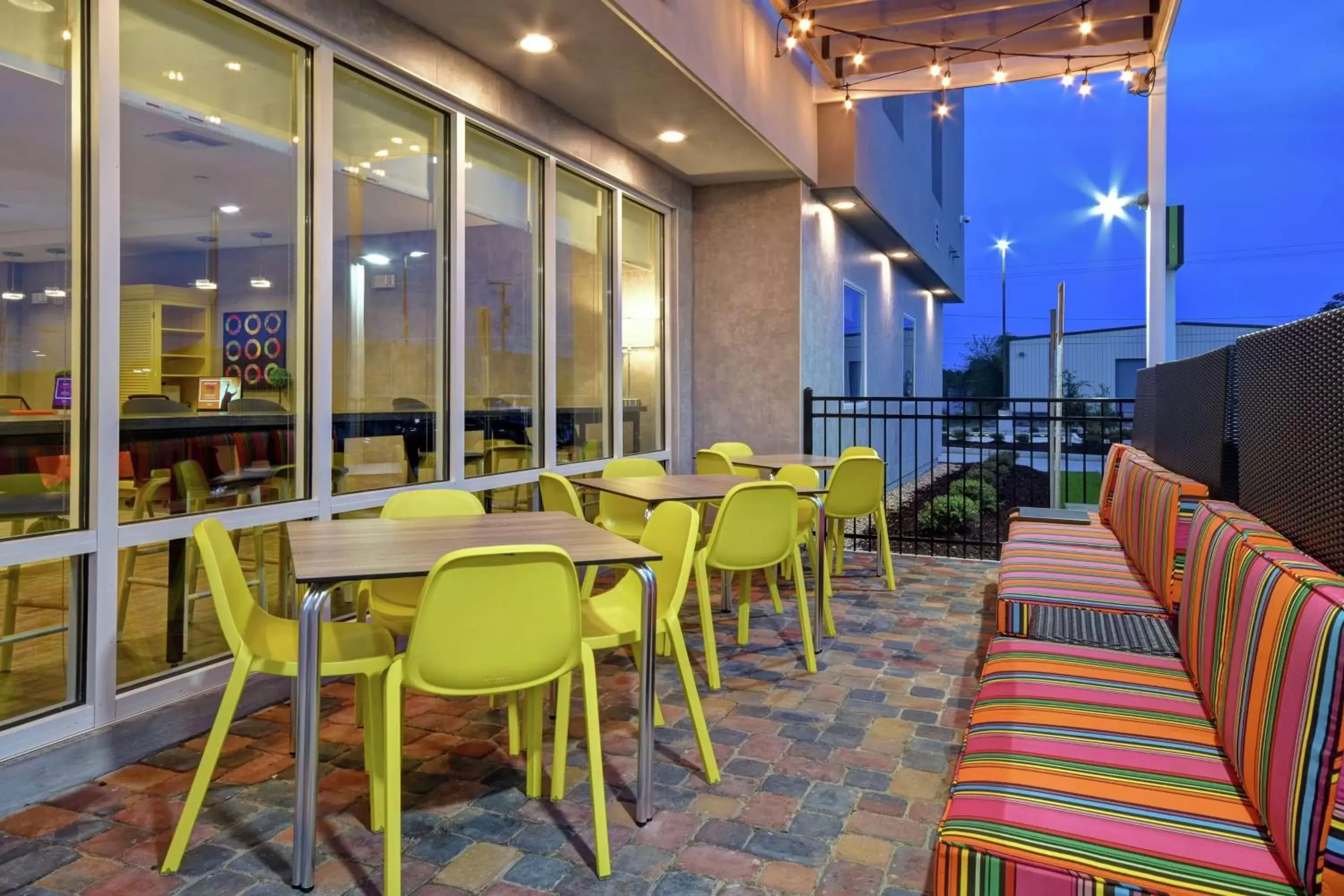 Patio, Restaurant/Places to Eat in Home2 Suites by Hilton Harvey New Orleans Westbank