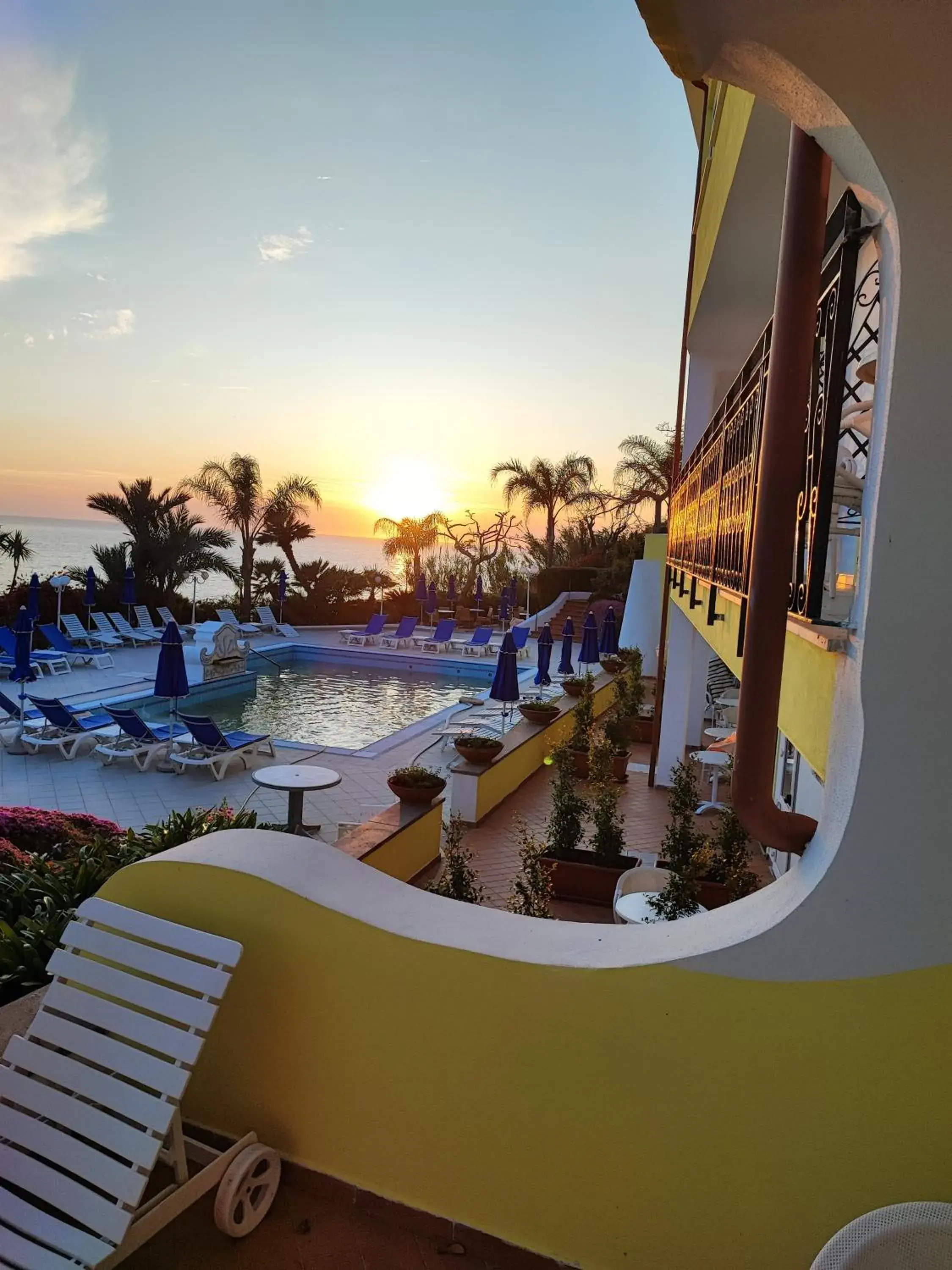 Pool view in Hotel Capizzo