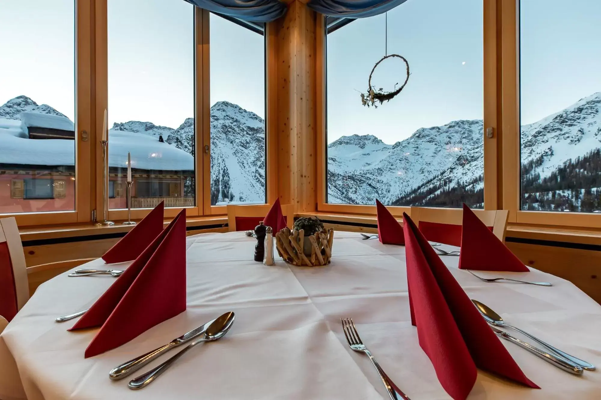 Restaurant/Places to Eat in Waldhotel Arosa