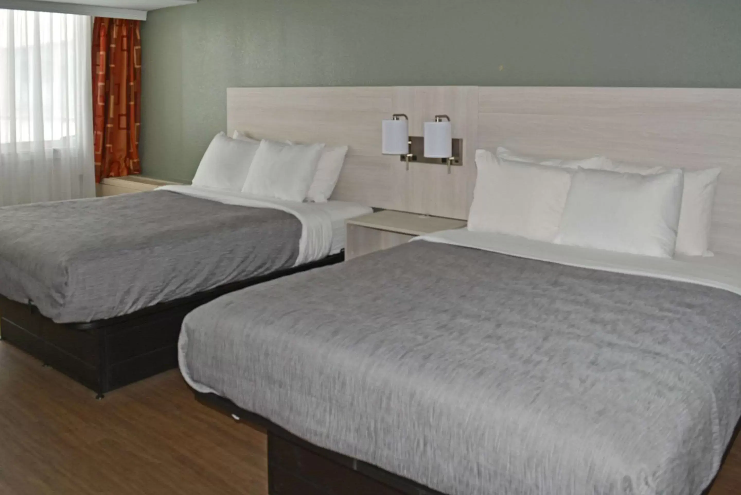 Bedroom, Bed in Quality Inn & Suites East Syracuse - Carrier Circle Bedroom, Bed in Quality Inn & Suites East Syracuse - Carrier Circle