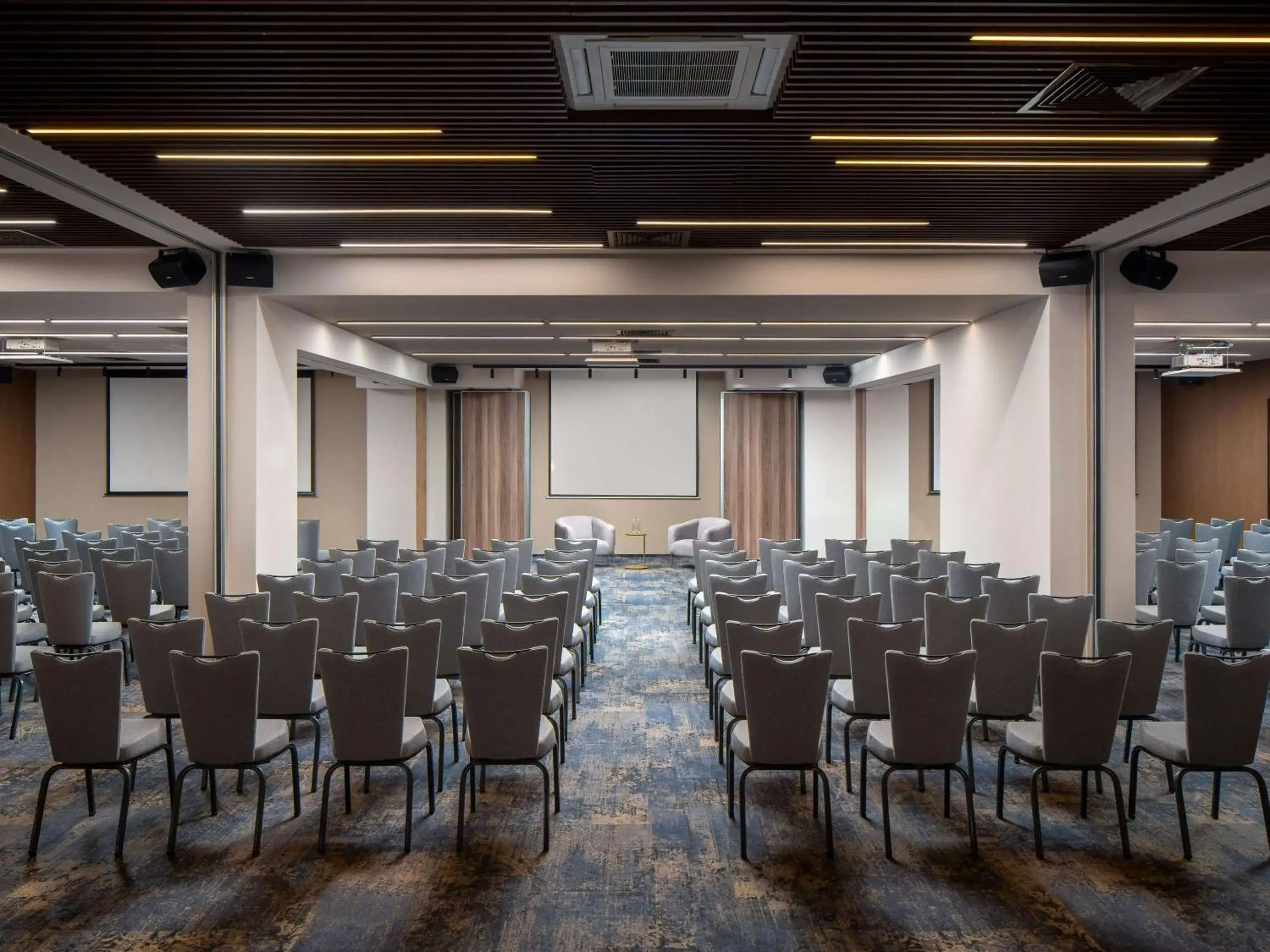 Meeting/conference room in Mercure Conacul Cozieni Resort