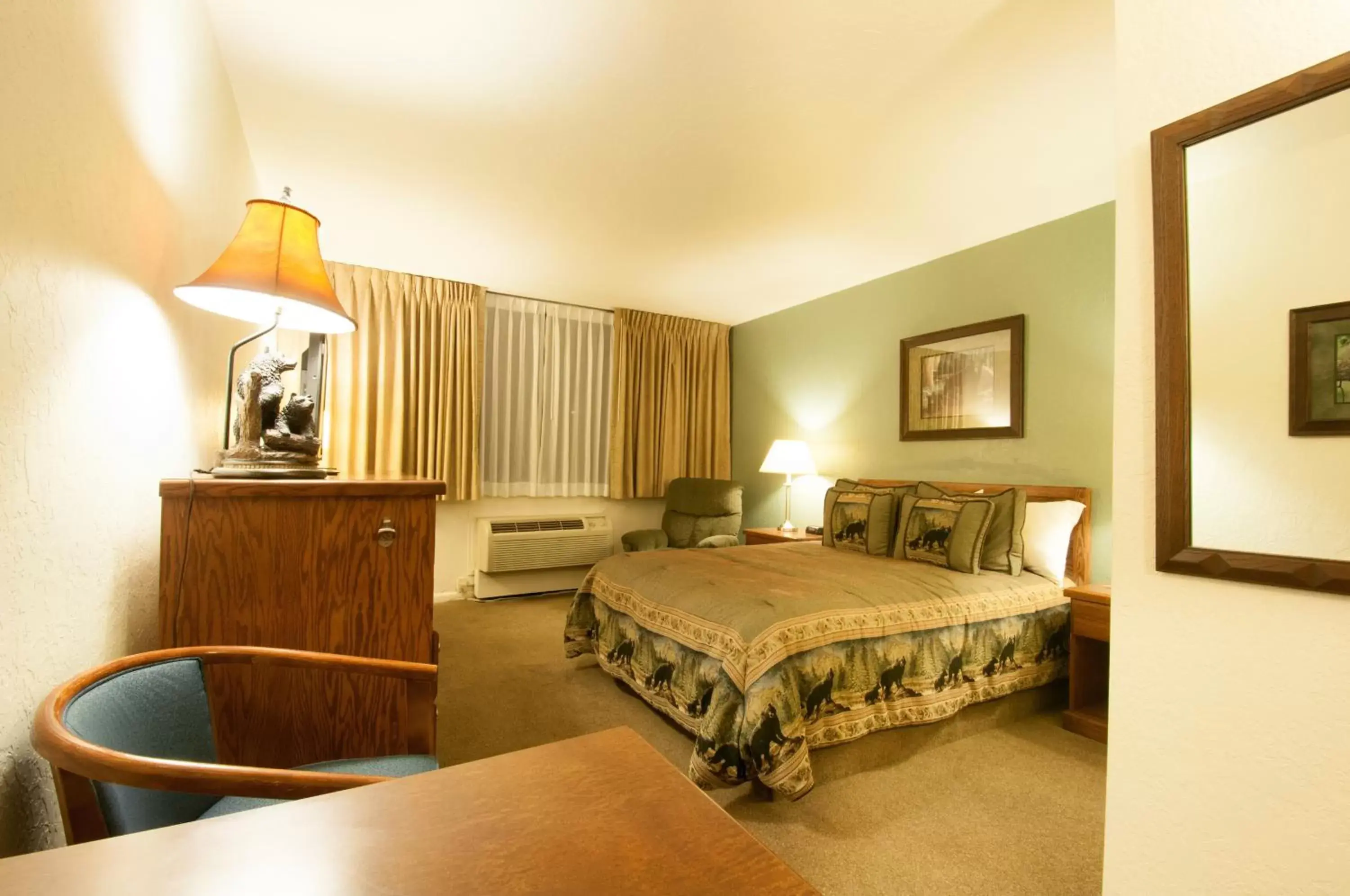 Queen Room - No Pets in Venture Inn Queen Room - No Pets in Venture Inn