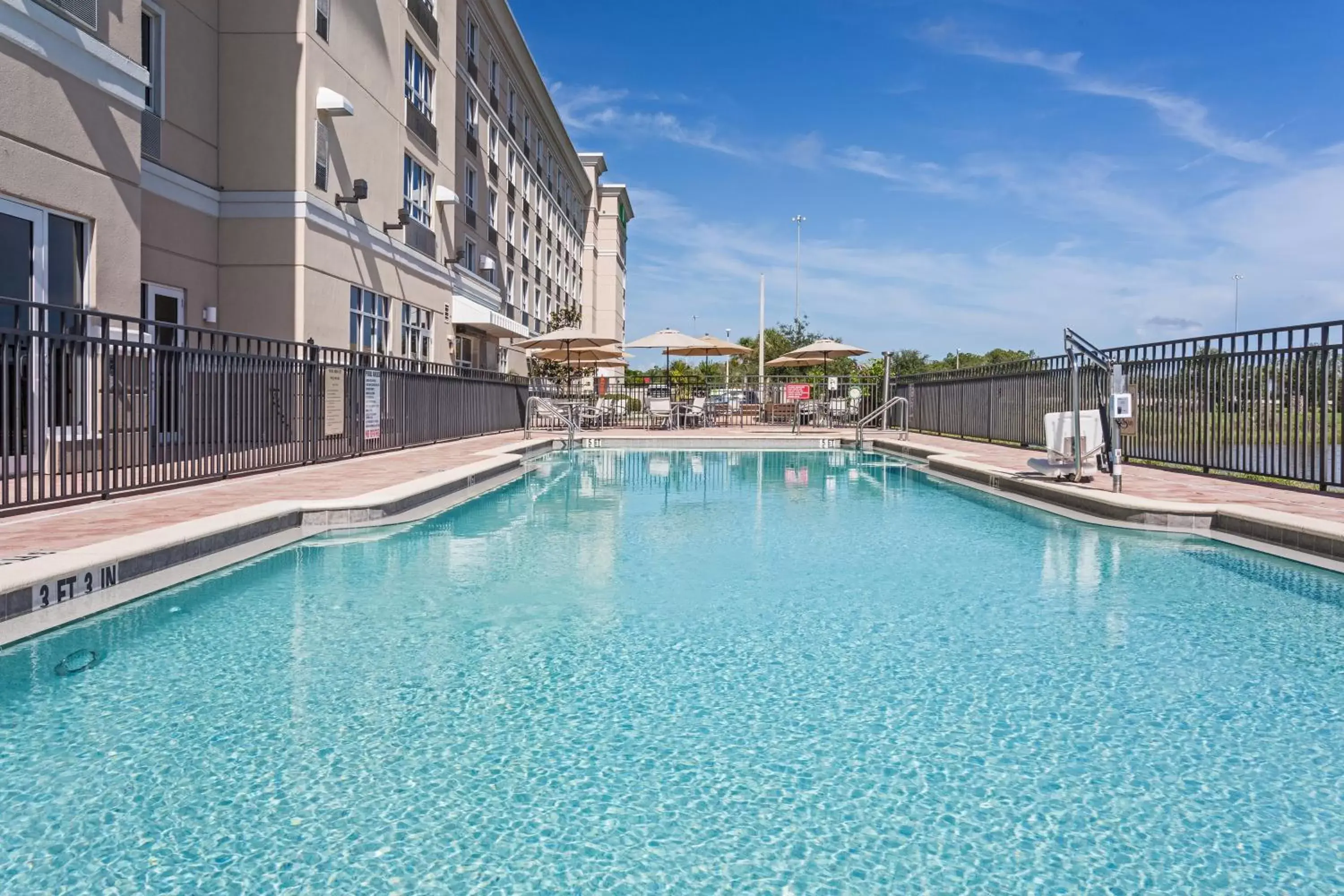 Swimming Pool in Crowne Plaza Fort Myers Gulf Coast, an IHG Hotel