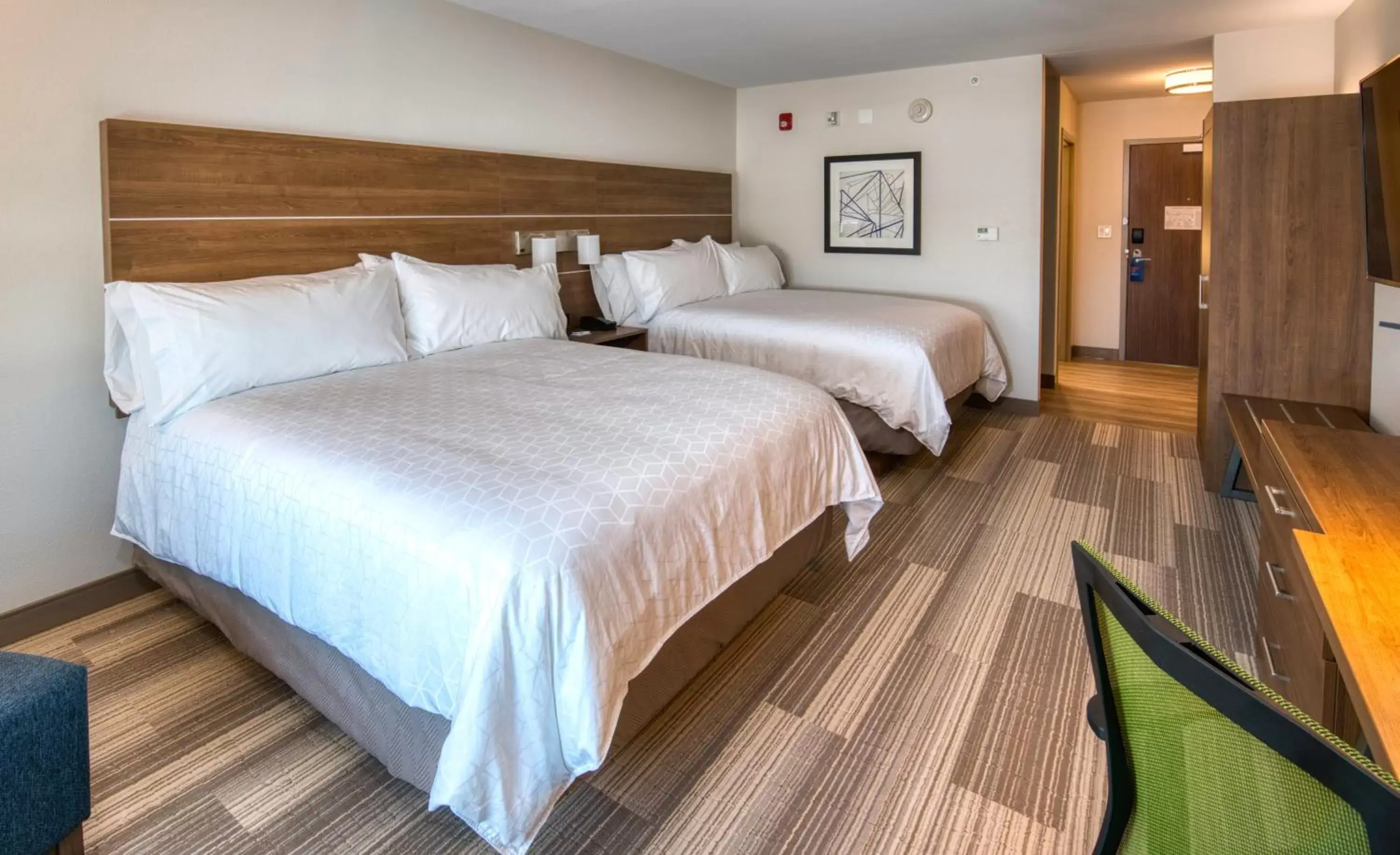 Bedroom, Bed in Holiday Inn Express & Suites - Omaha Downtown - Airport, an IHG Hotel