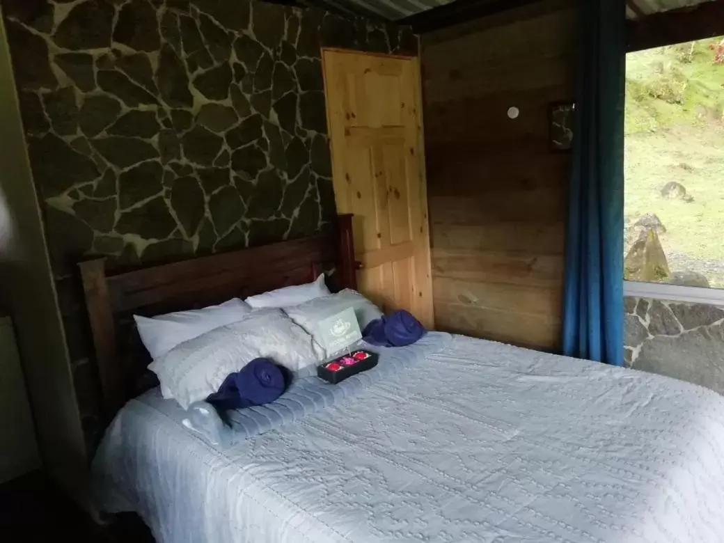 Bed in Hotel Rivel - Adventure & Nature Retreat