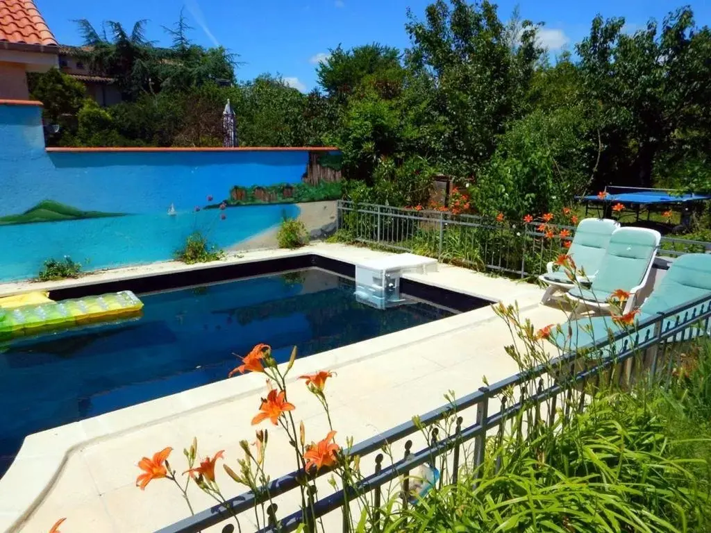 Pool View in 2 chambres et salle de bain un oasis de bien être Piscine