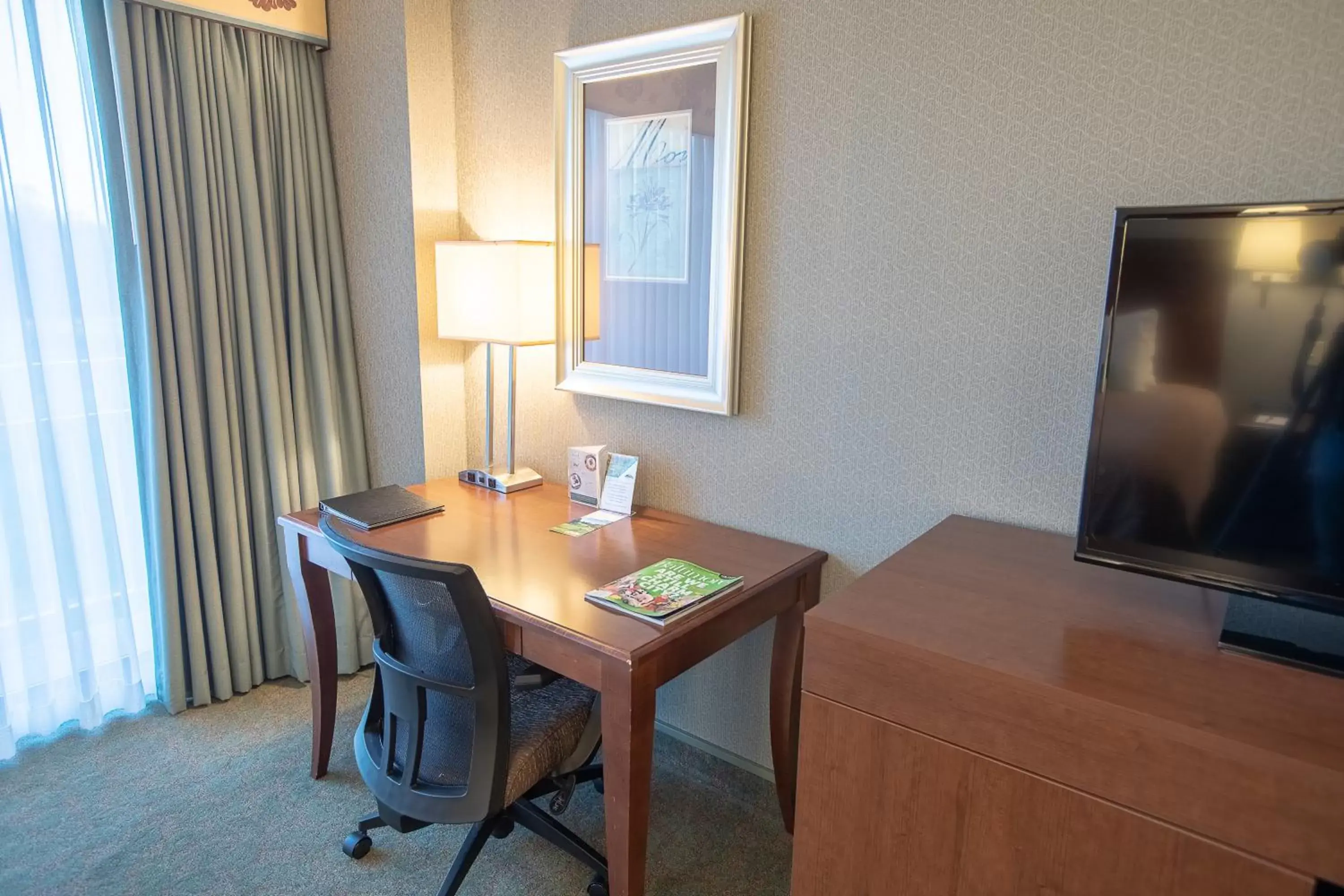 Seating area, TV/Entertainment Center in Turf Valley Resort