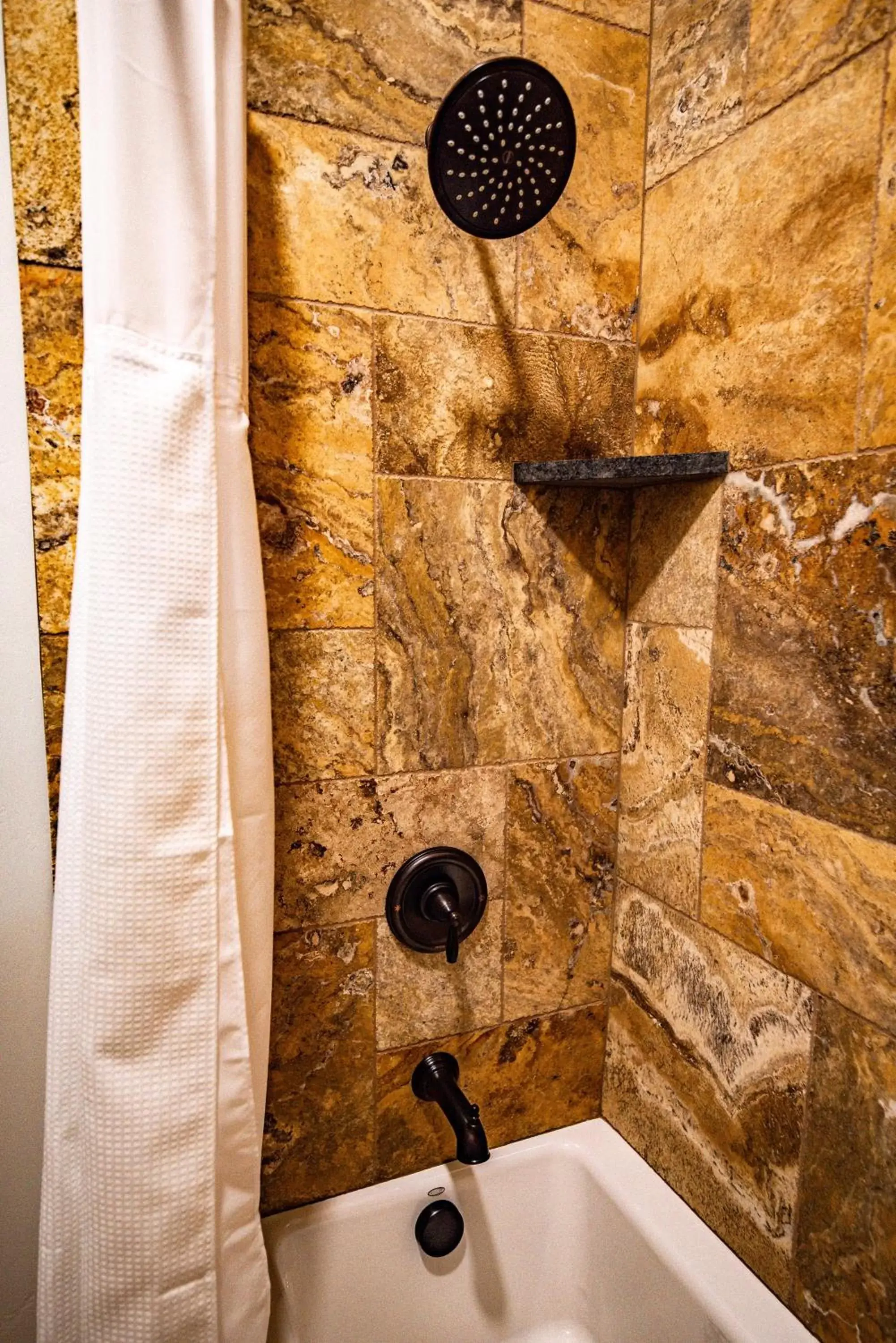 Shower, Bathroom in Elk Country Inn