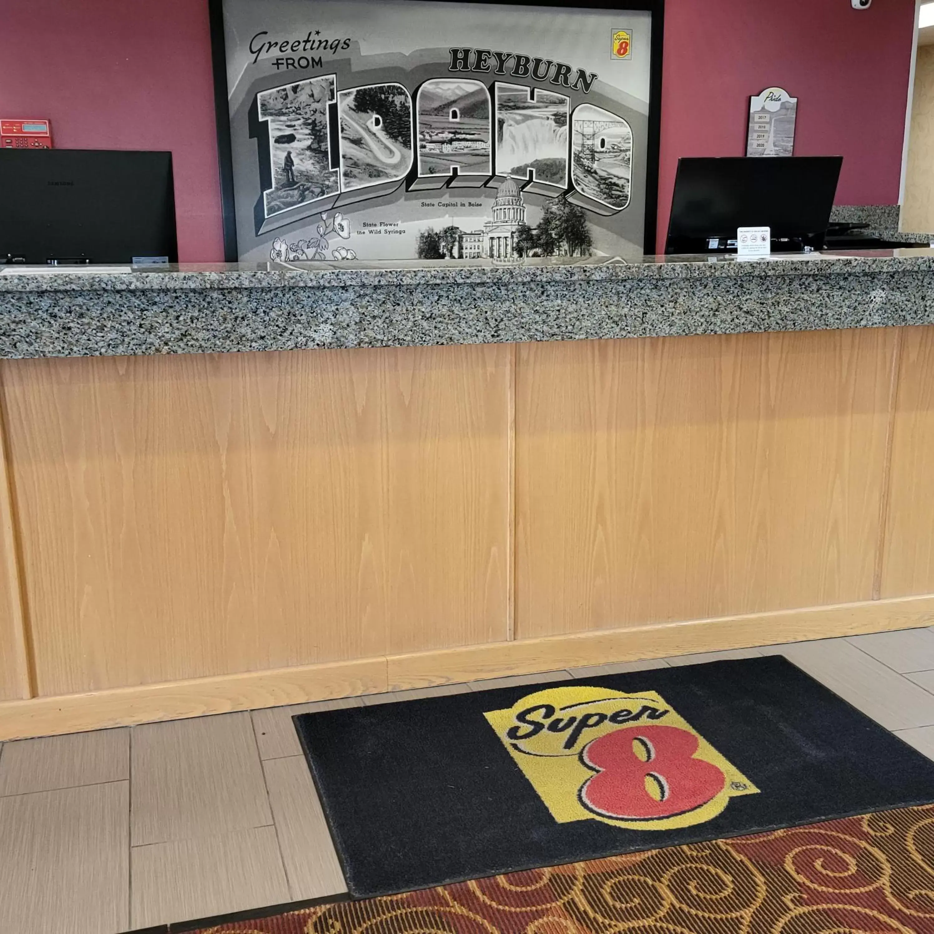 Lobby or reception in Super 8 by Wyndham Heyburn Lobby or reception in Super 8 by Wyndham Heyburn