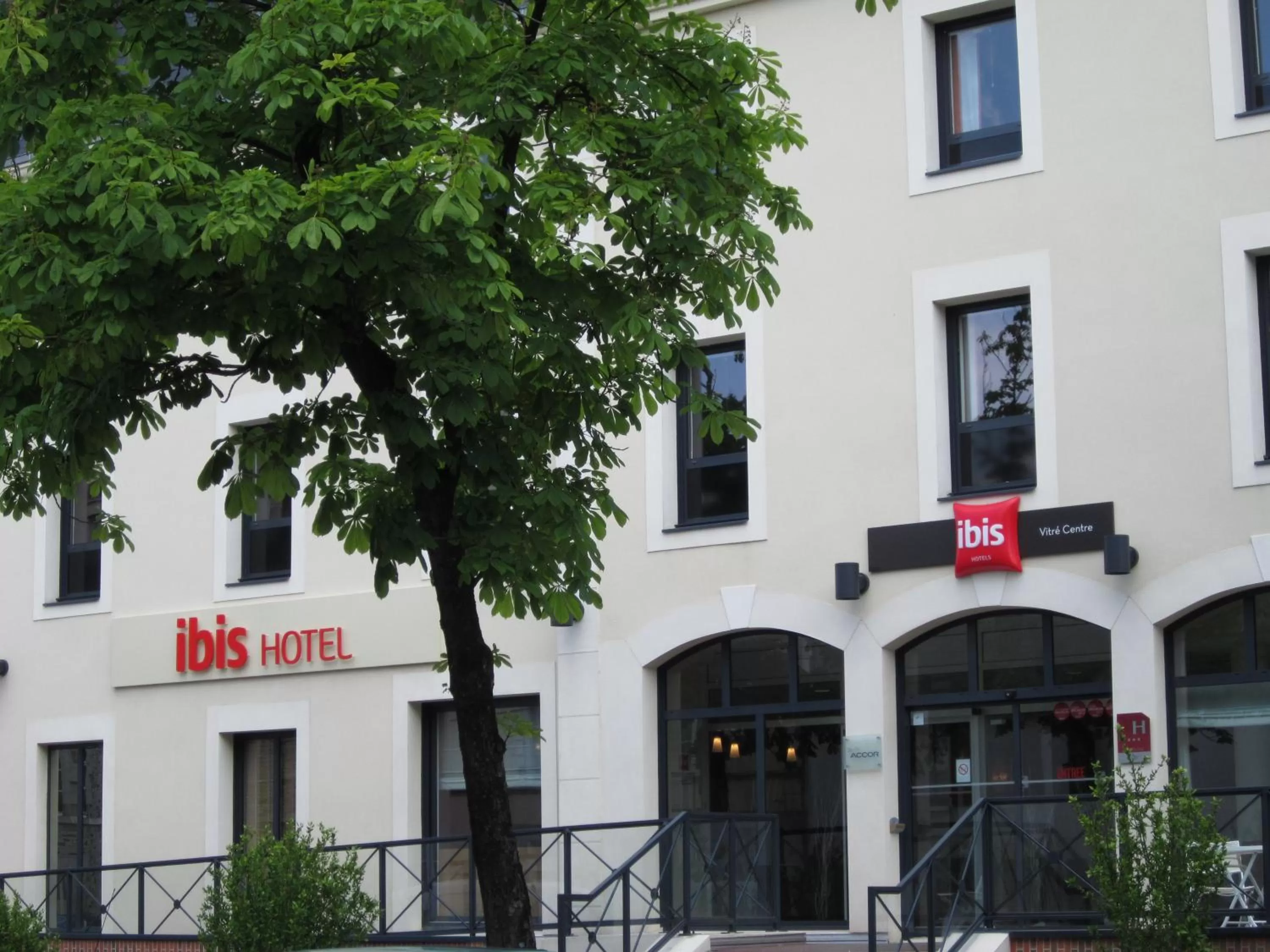 Facade/entrance in Ibis Vitré Centre