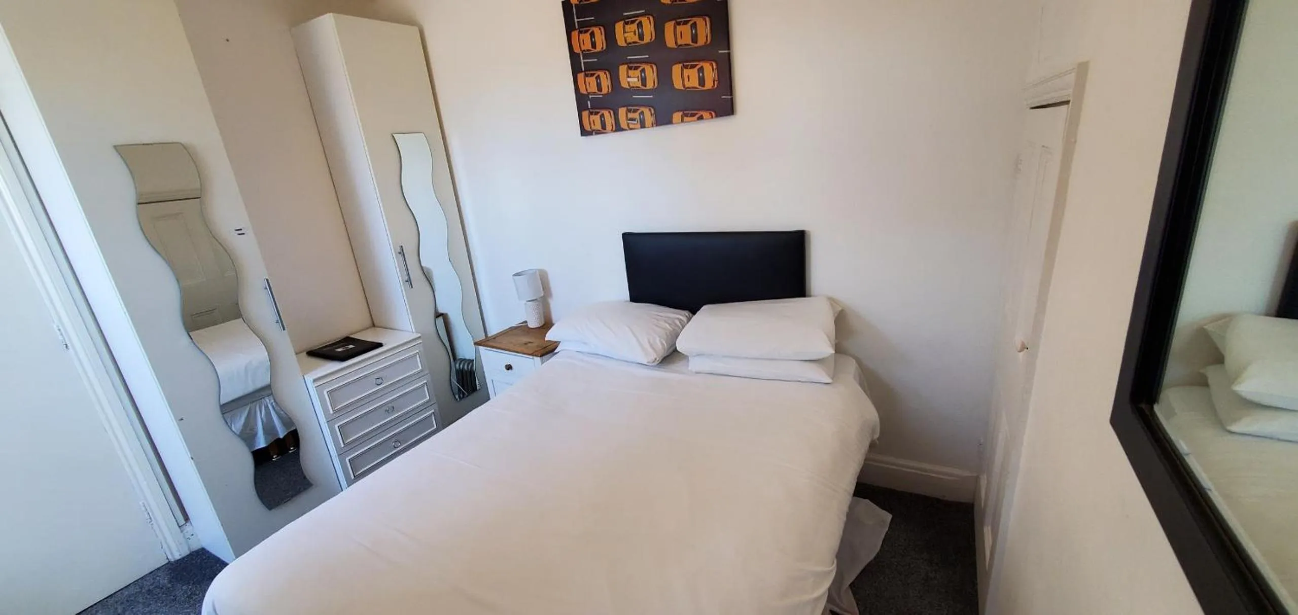 Bedroom, Bed in Diamonds Guest House