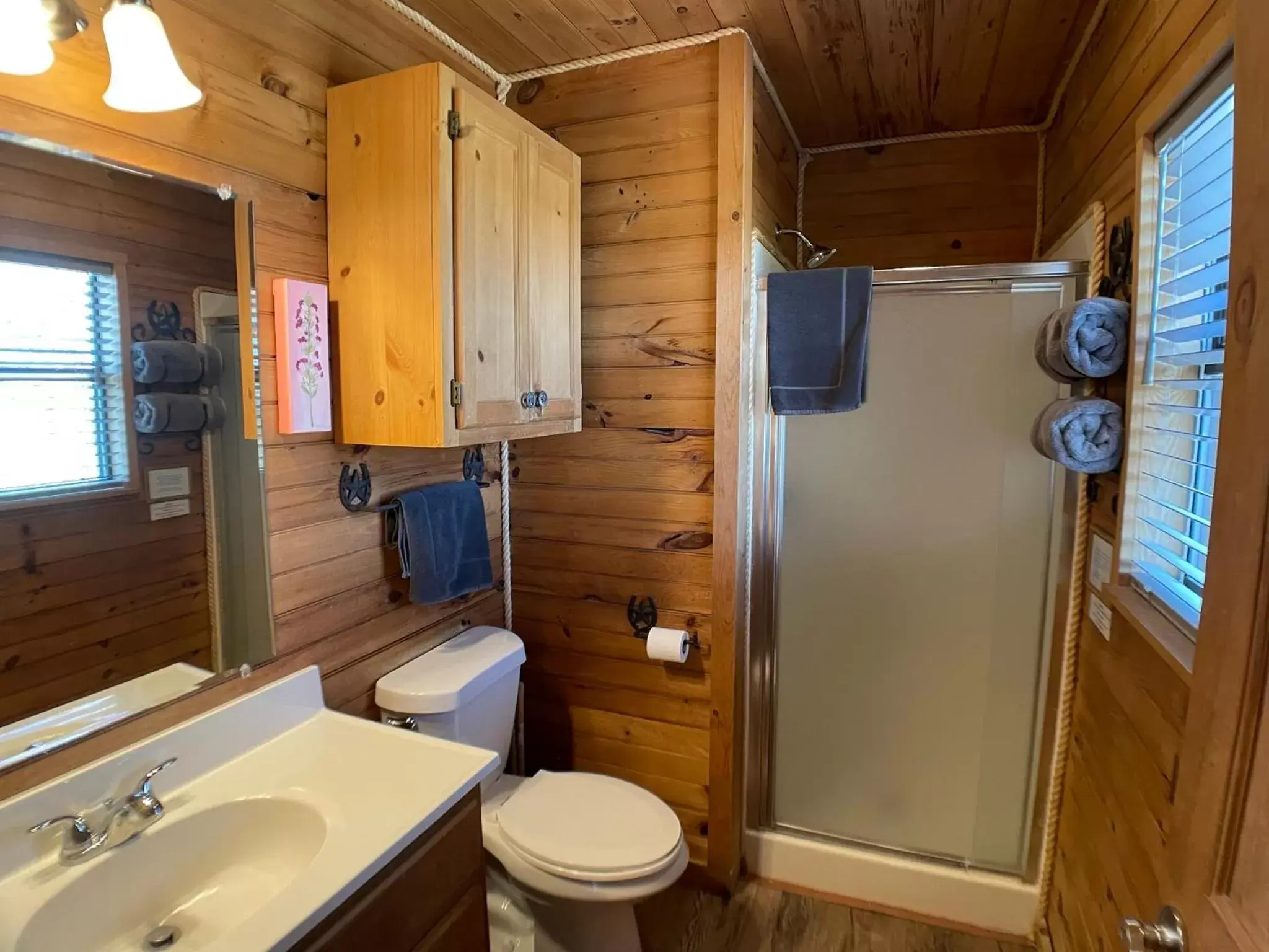 Public Bath, Bathroom in Walnut Canyon Cabins
