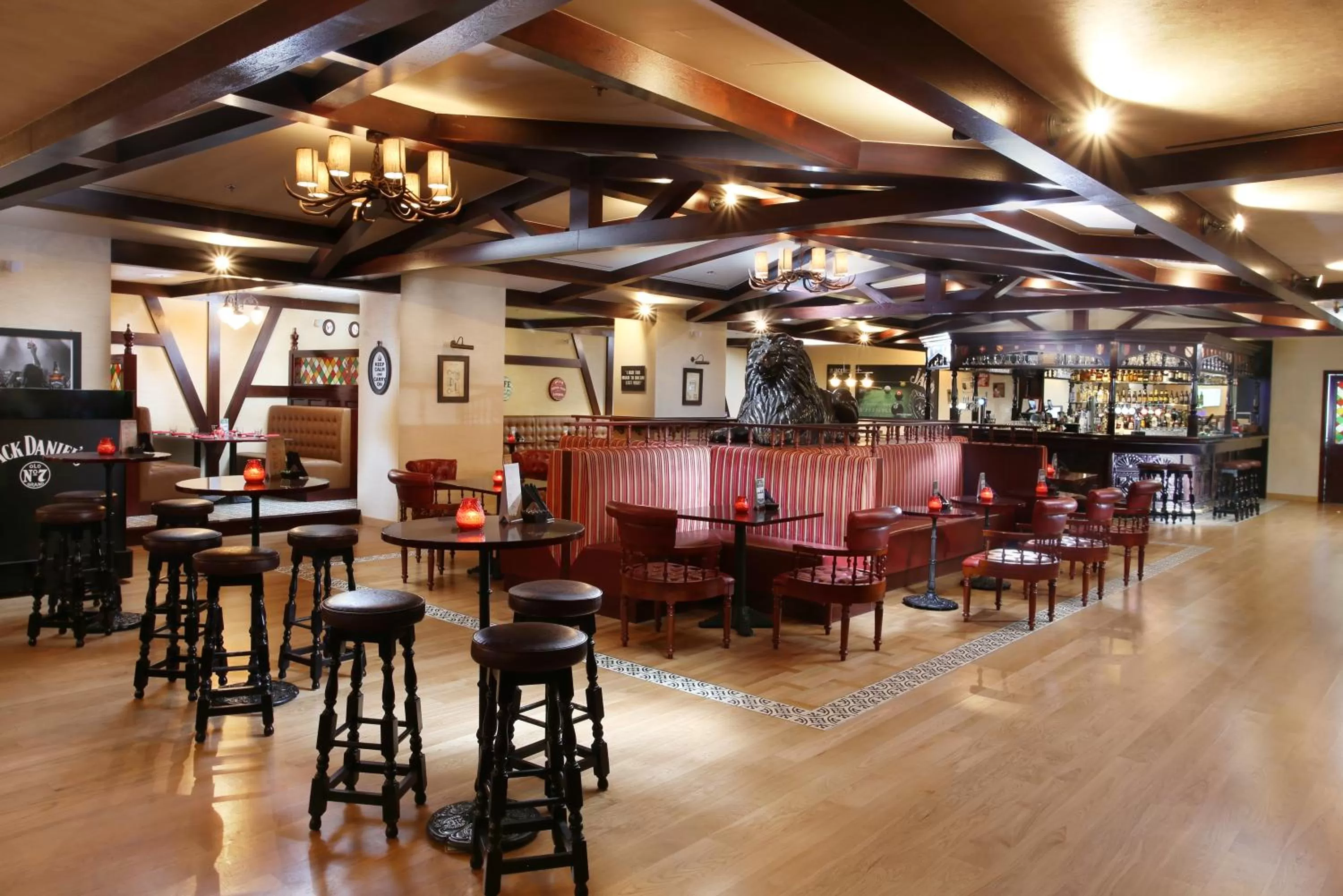 Restaurant/places to eat in Metropolitan Hotel Dubai