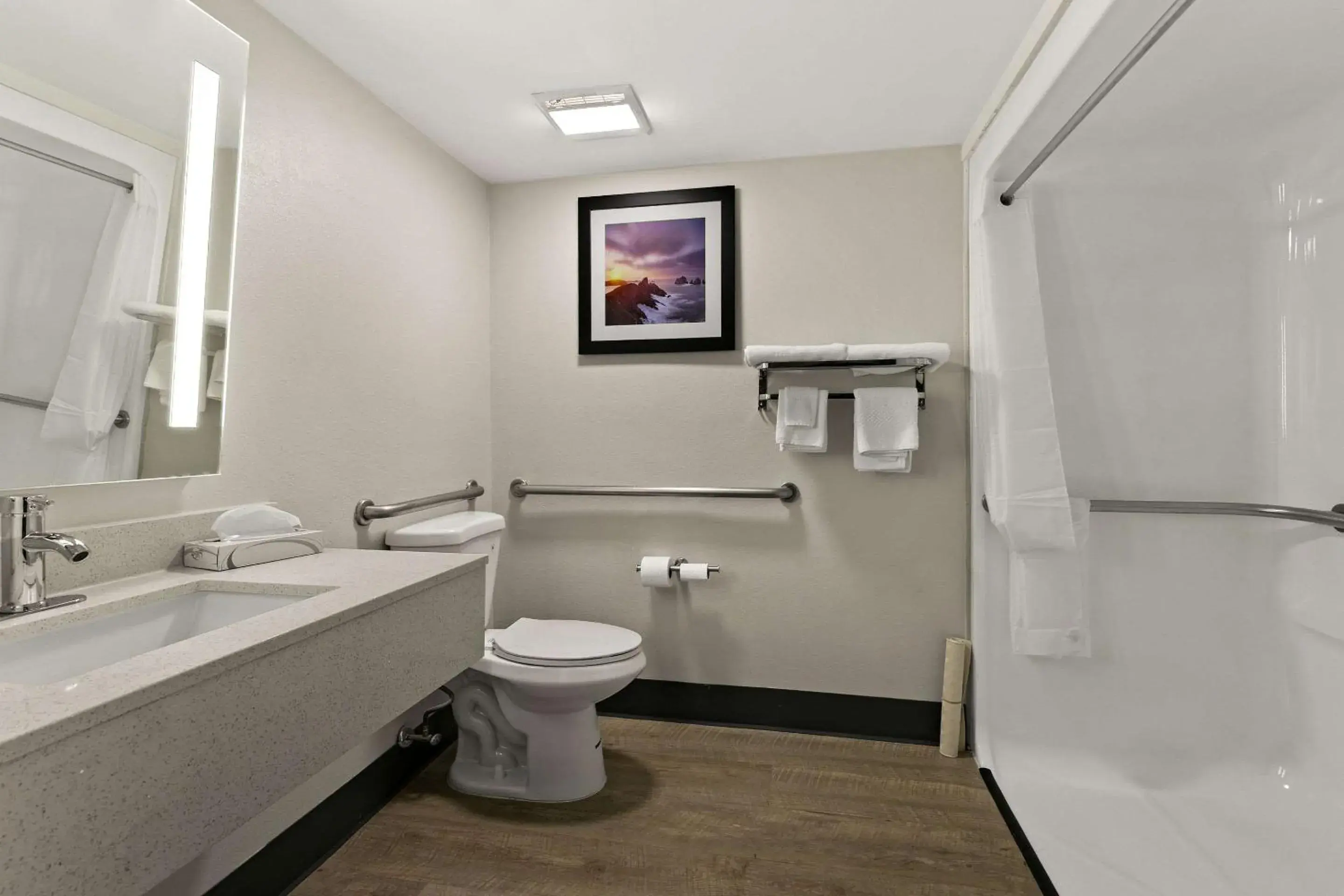 Bedroom, Bathroom in Rodeway Inn
