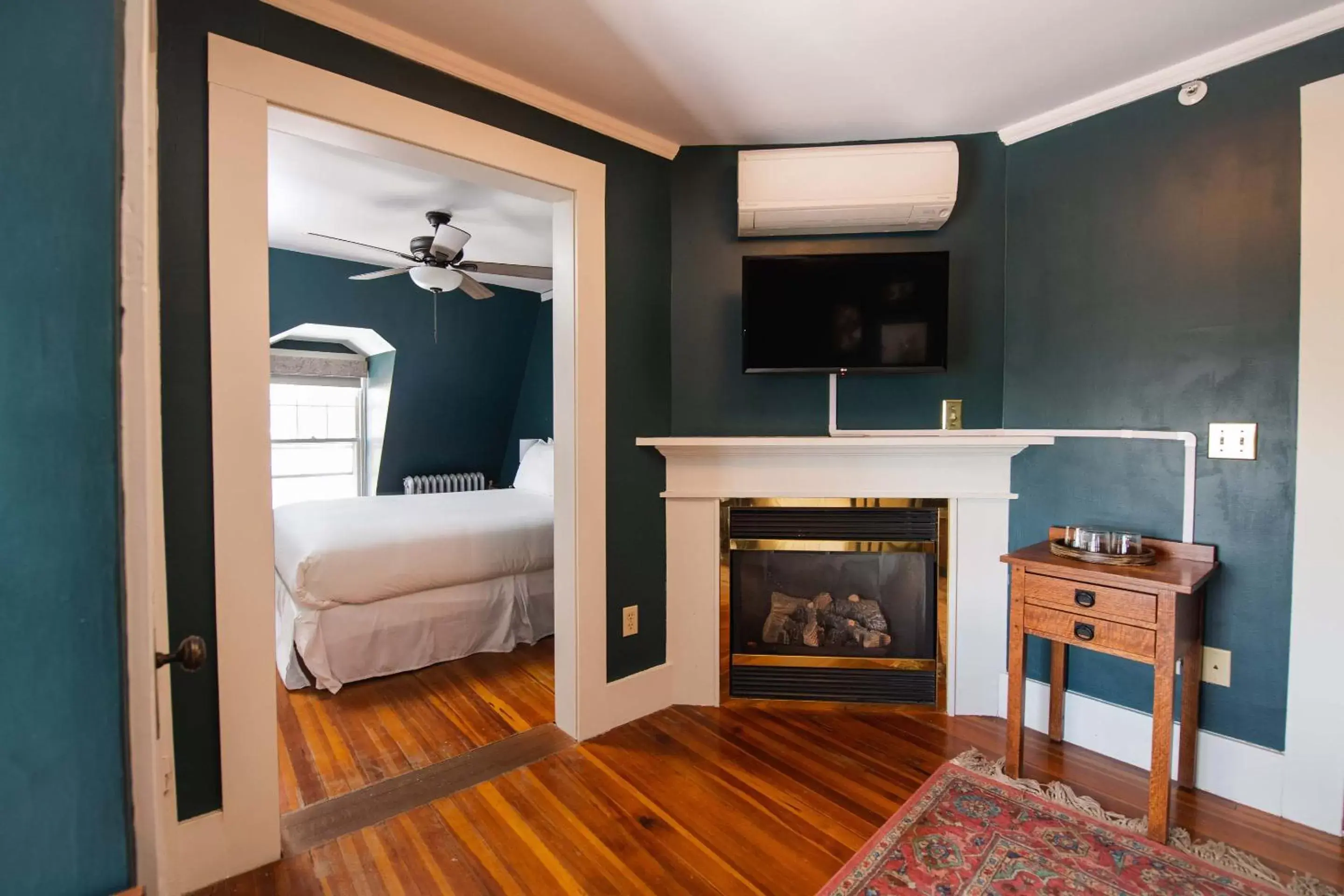 Deluxe Queen in The Dewey by The Lenox Collection Deluxe Queen in The Dewey by The Lenox Collection