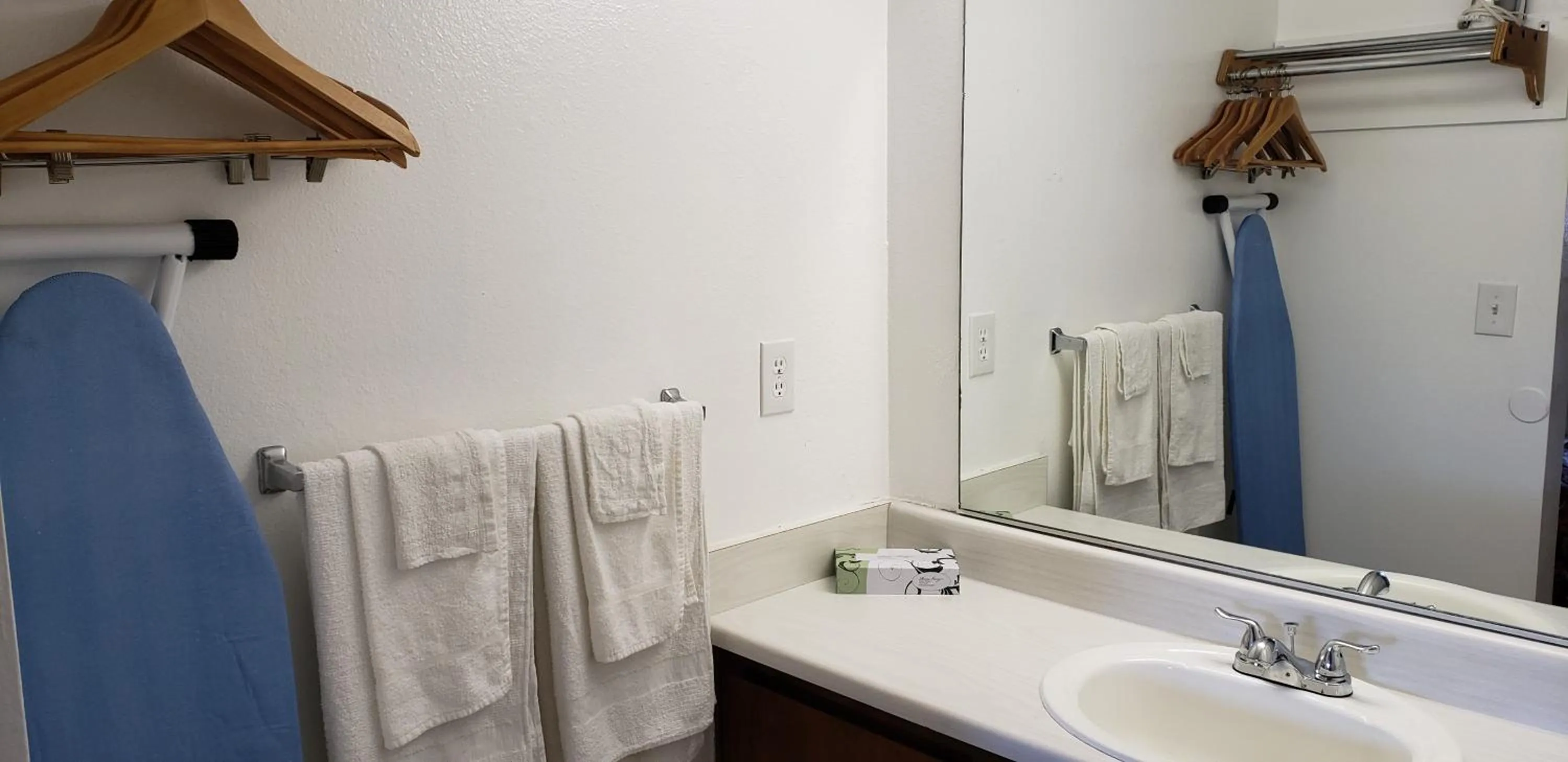 Bathroom in Pacific Inn