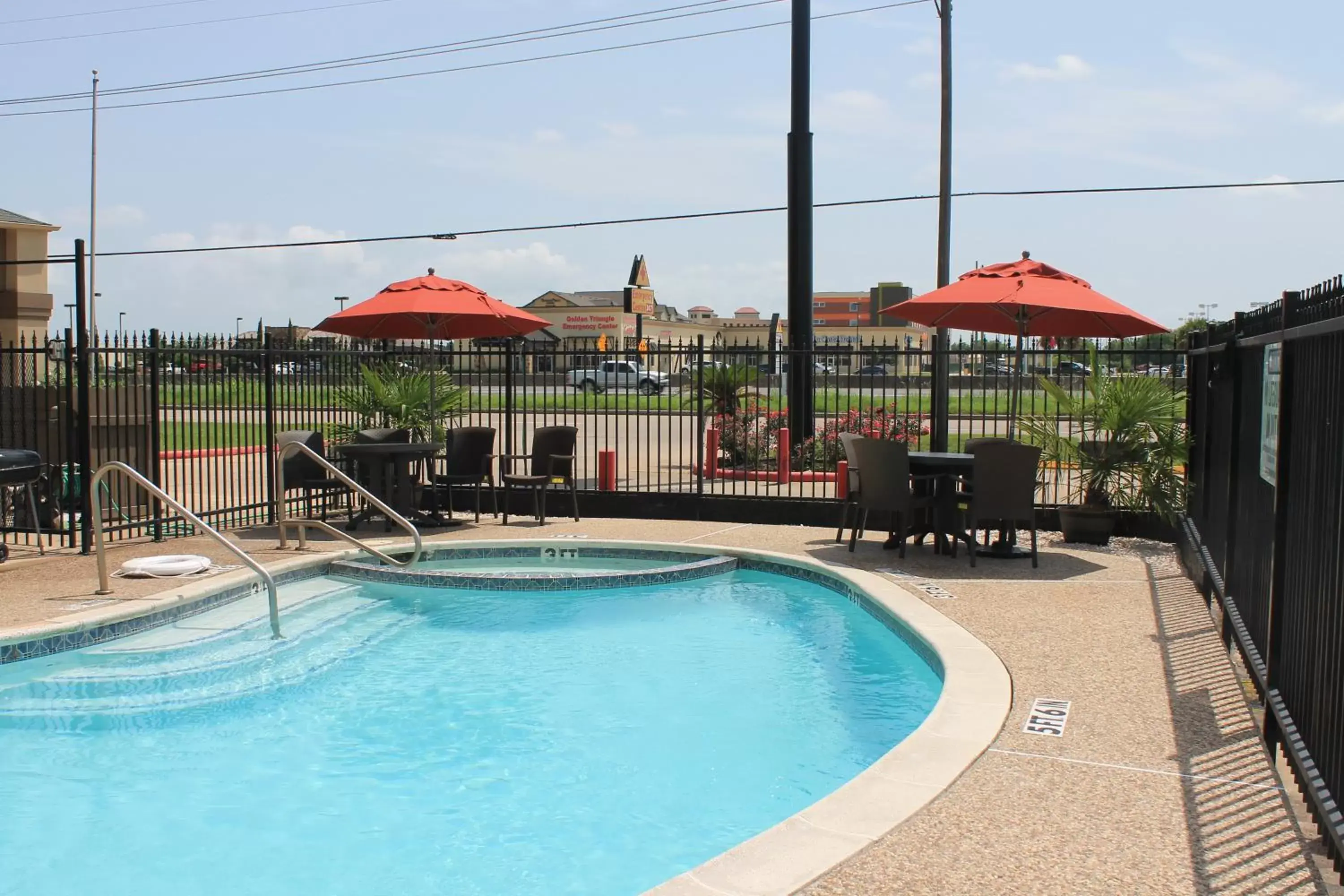 Swimming pool in Quality Inn & Suites Port Arthur - Nederland Swimming pool in Quality Inn & Suites Port Arthur - Nederland