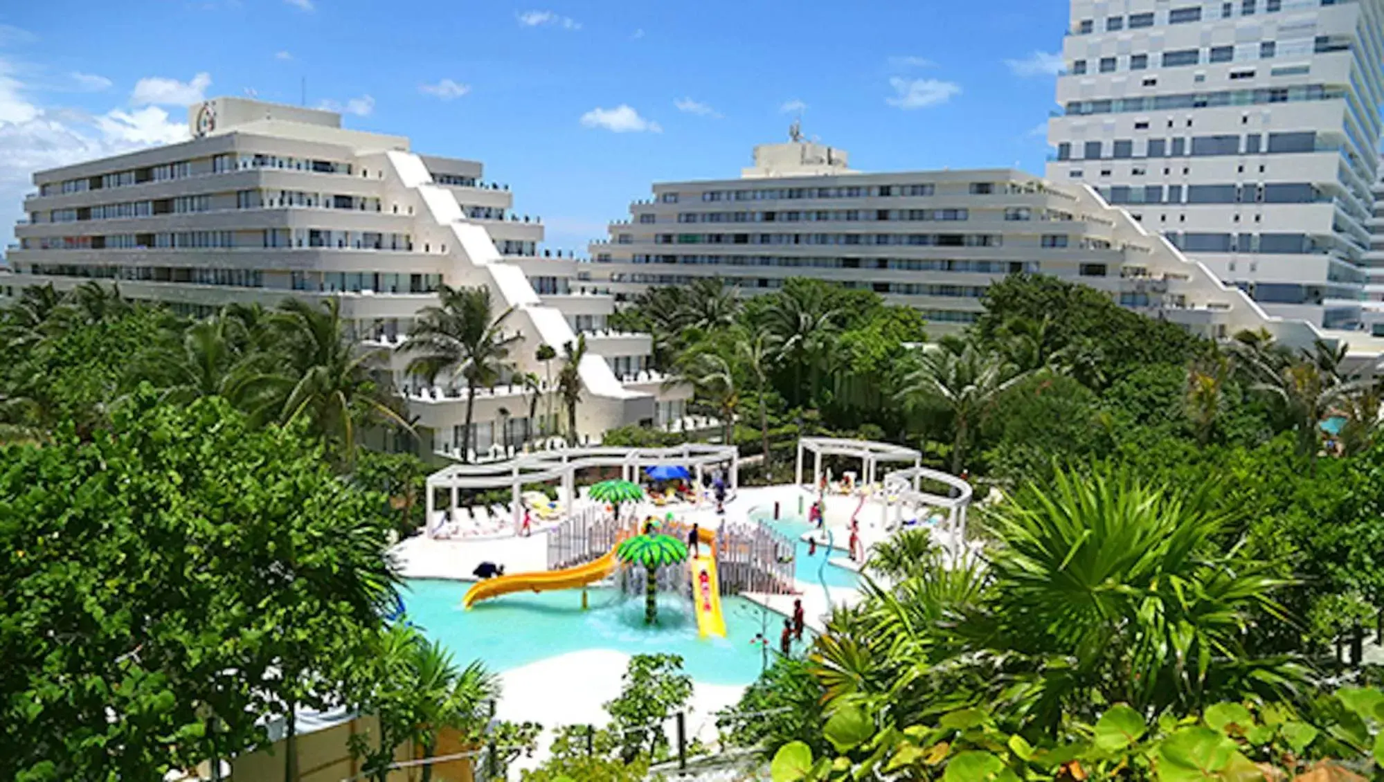 Facade/entrance, Pool View in Condos inside an Ocean Front Hotel Resort