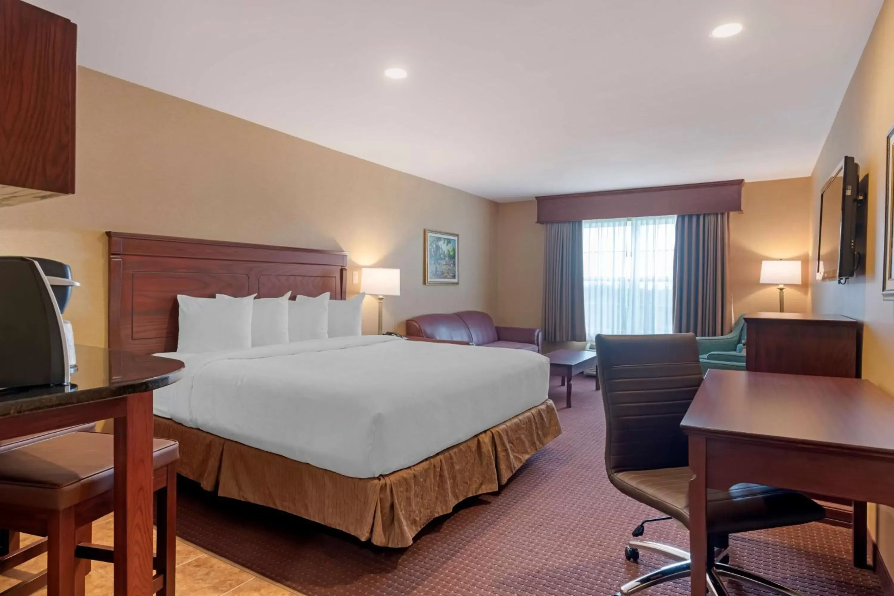 Bedroom, Bed in Best Western Plus Fredericton Hotel & Suites