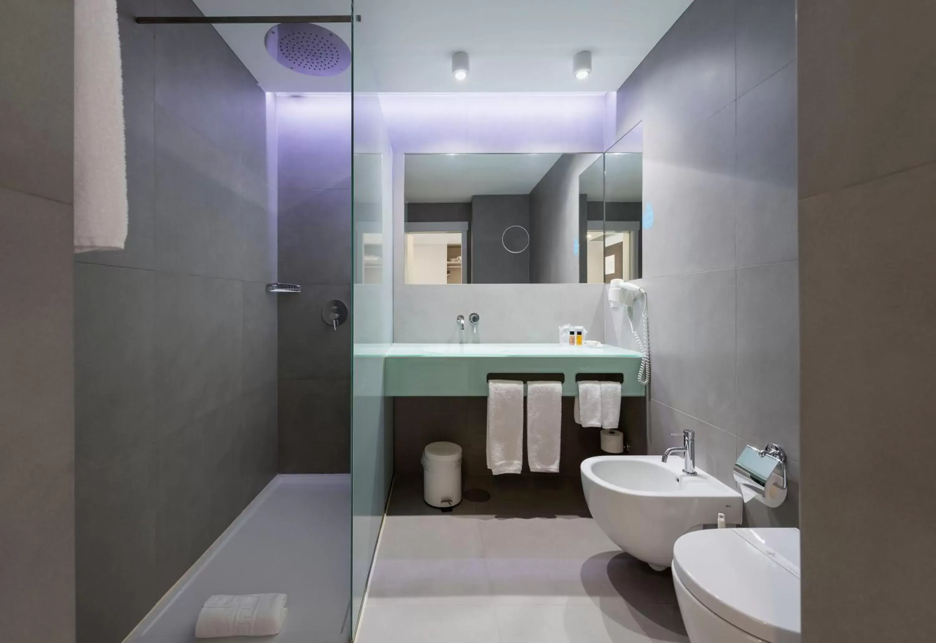Bathroom in Varzinn Hotel