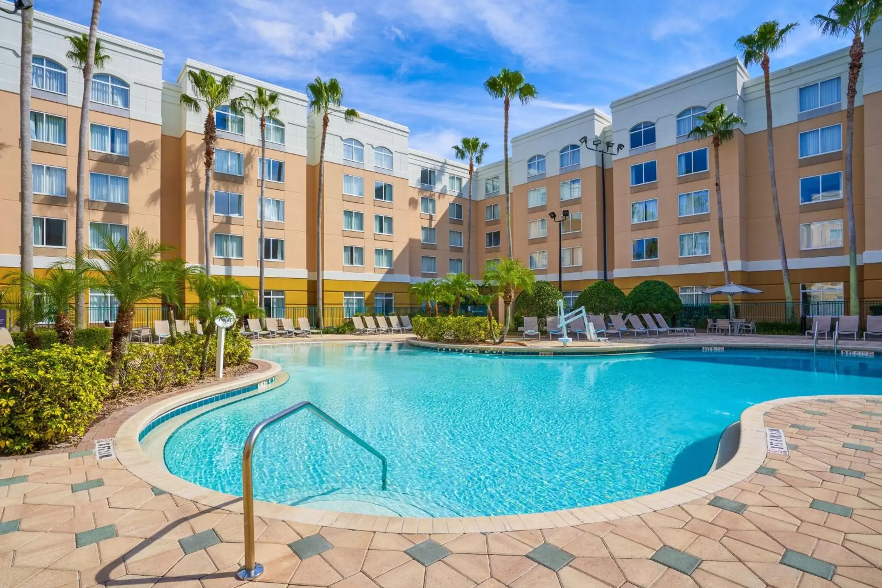Swimming pool, Property Building in SpringHill Suites by Marriott Orlando Lake Buena Vista in Marriott Village