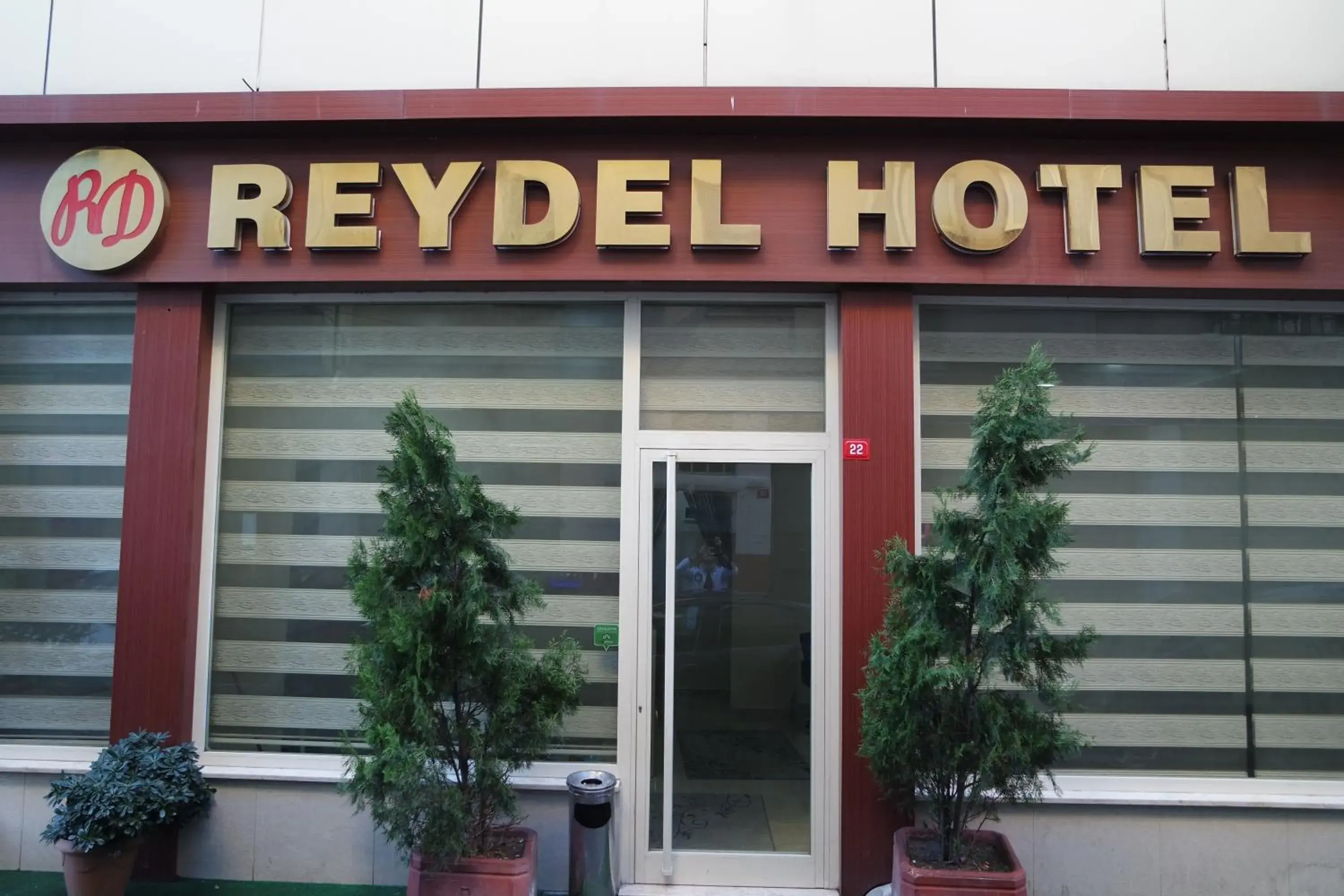 Facade/entrance in Reydel Hotel