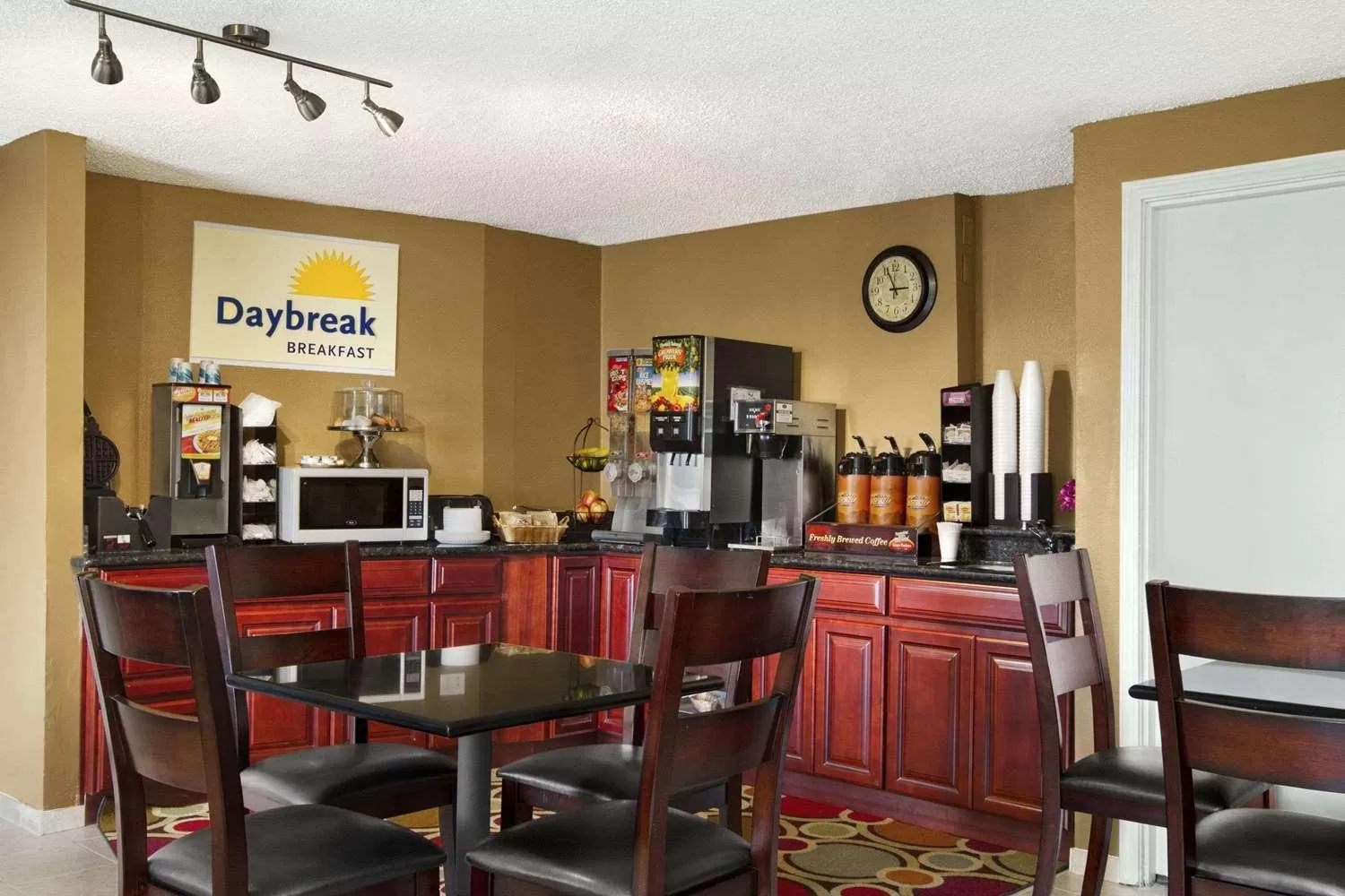 Coffee/tea facilities in Days Inn by Wyndham Auburn
