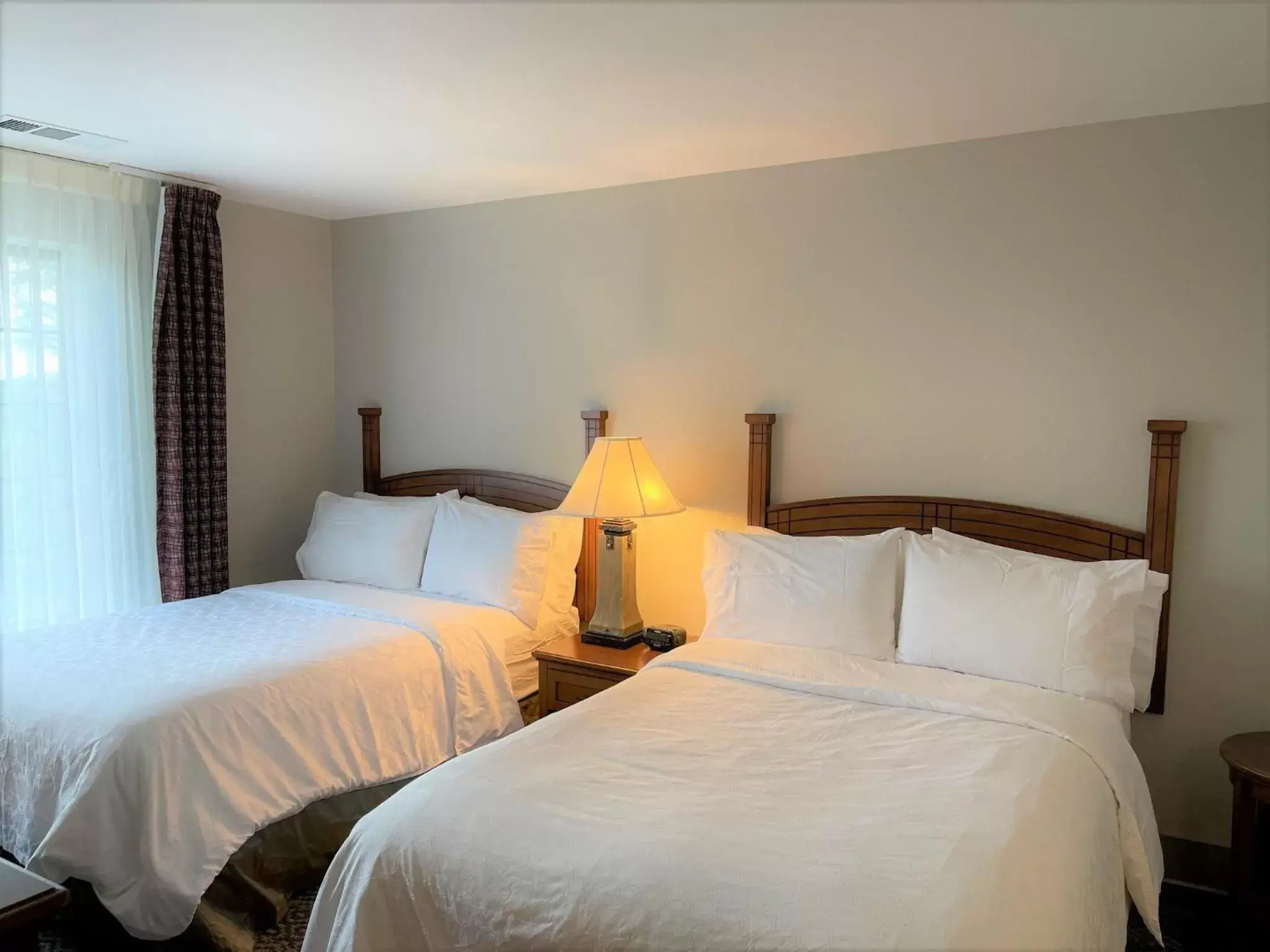 Bed in Staybridge Suites Milwaukee West-Oconomowoc, an IHG Hotel