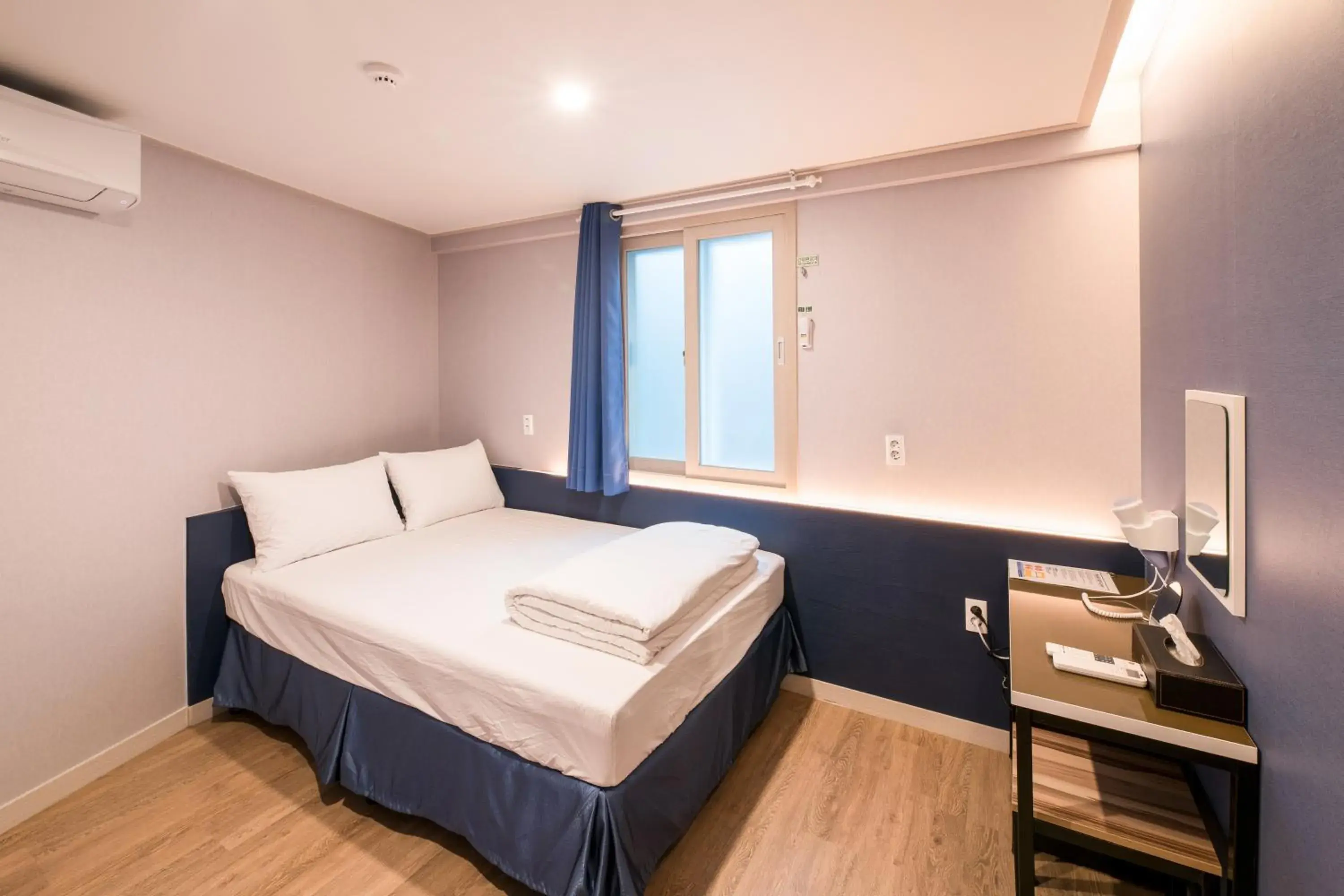 Bedroom, Bed in MAMA Guesthouse Haeundae