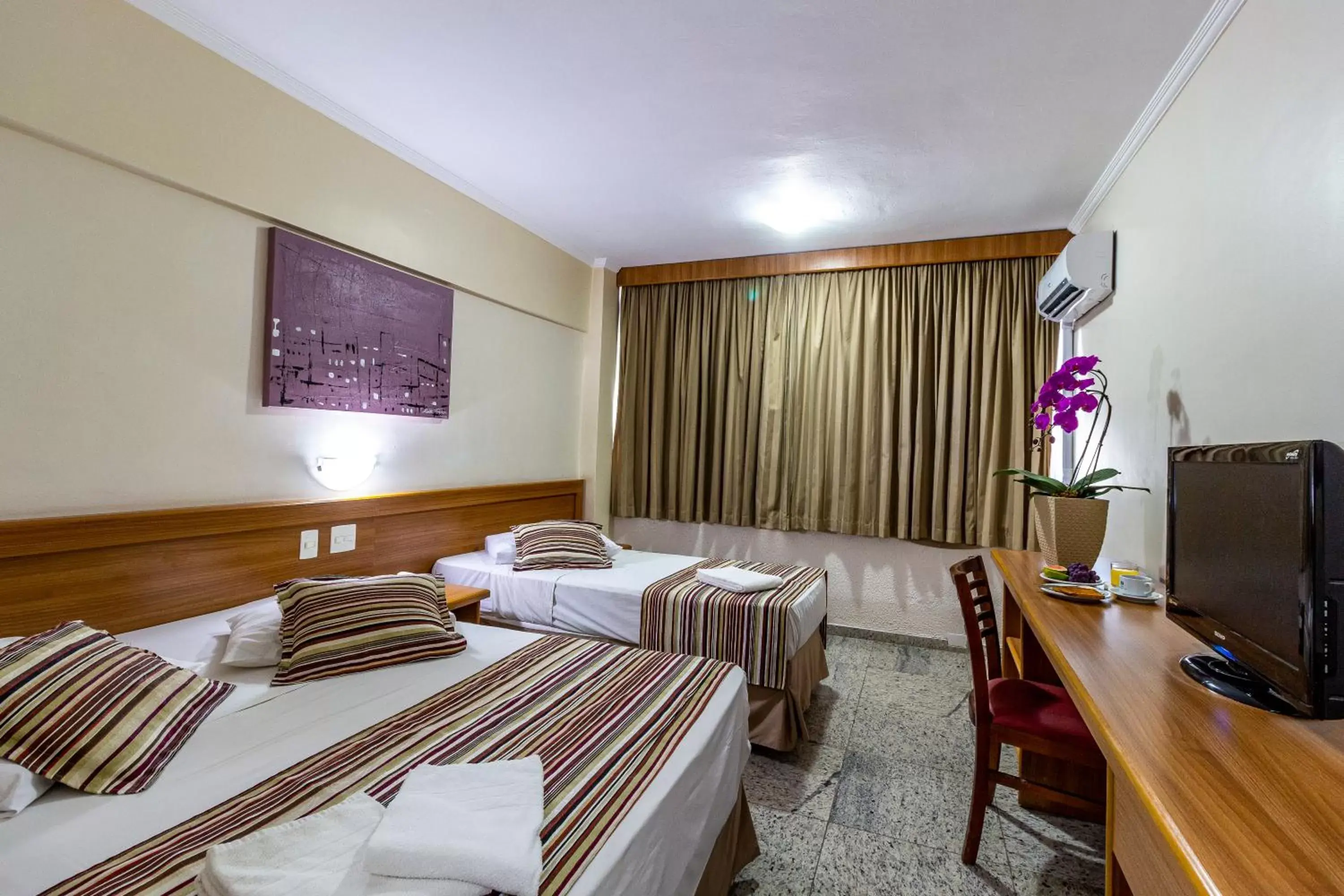 Photo of the whole room in Nacional Inn Piracicaba