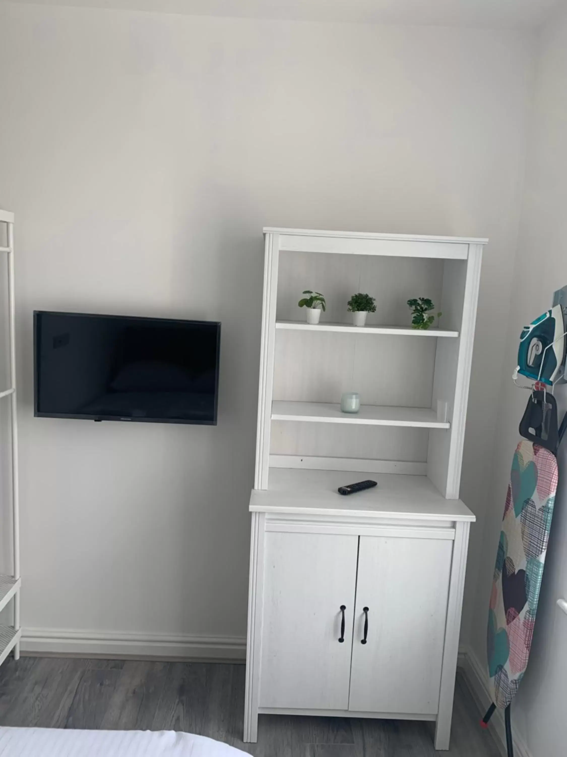 TV/Entertainment Center in Smeaton serviced Accommodation