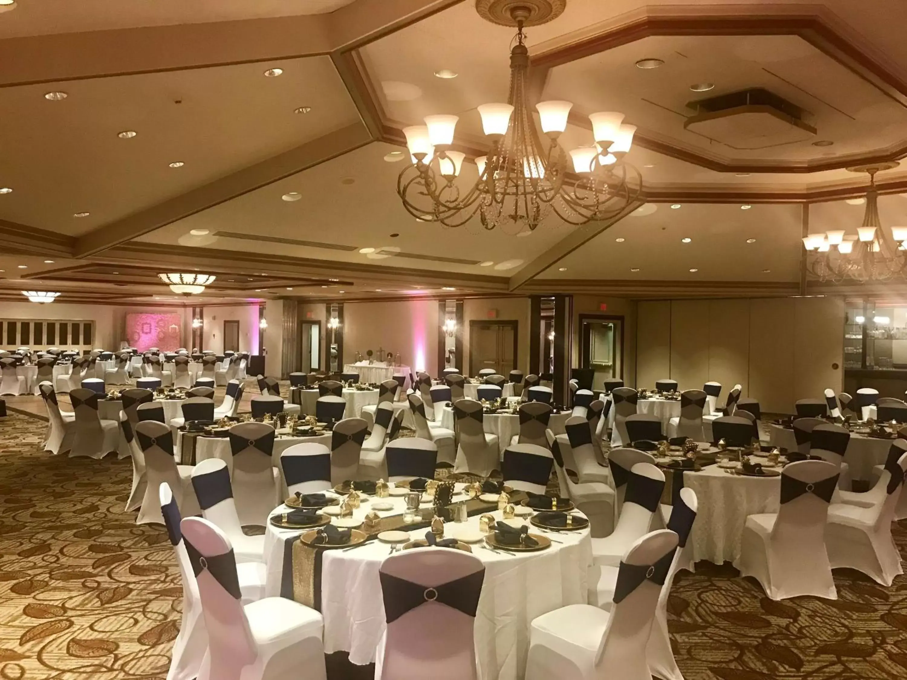 On site, Banquet Facilities in SureStay Plus Hotel by Best Western Lehigh Valley
