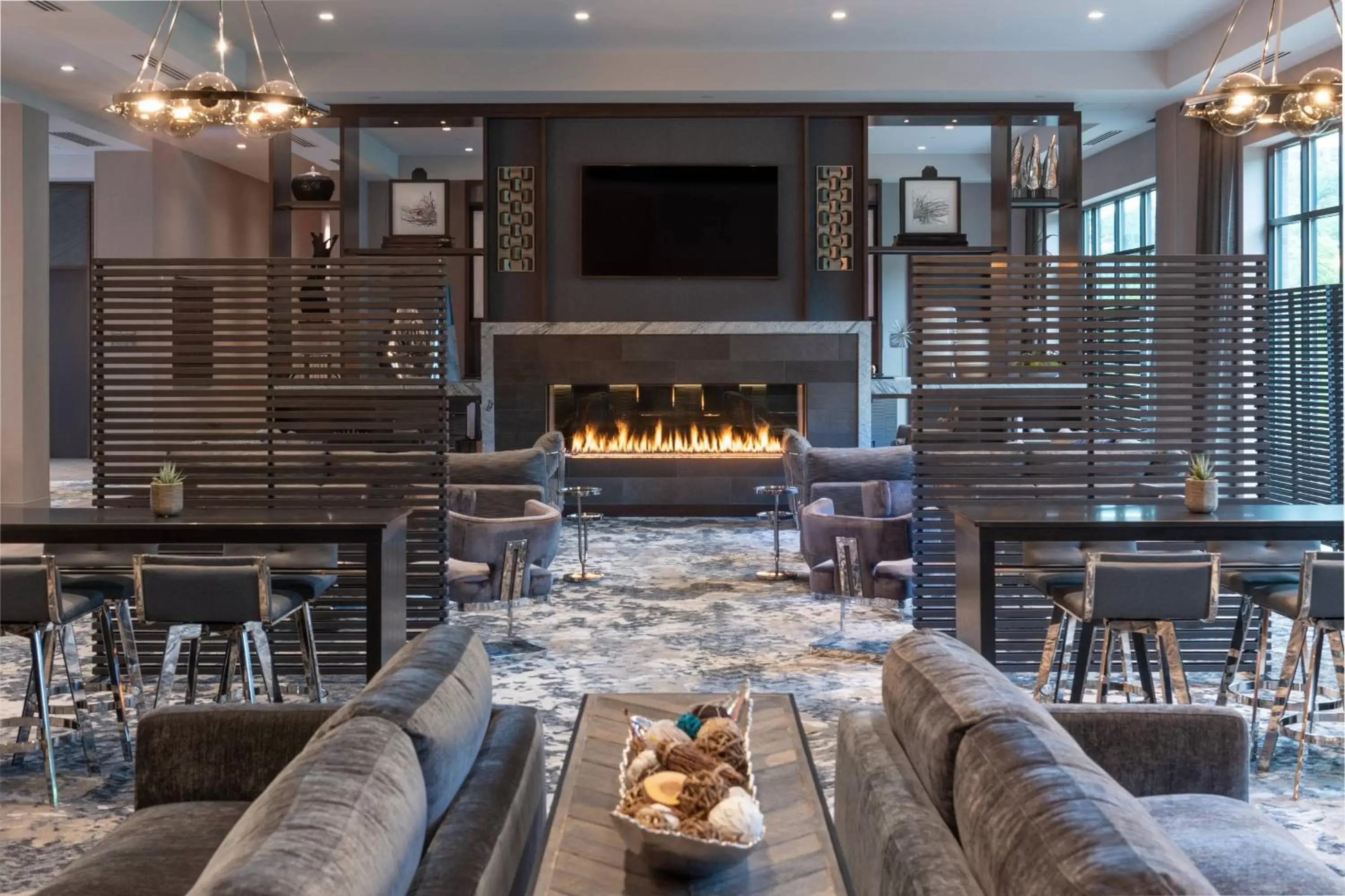 Lobby or reception, Lounge/Bar in Fairfield Inn & Suites by Marriott Boston Waltham