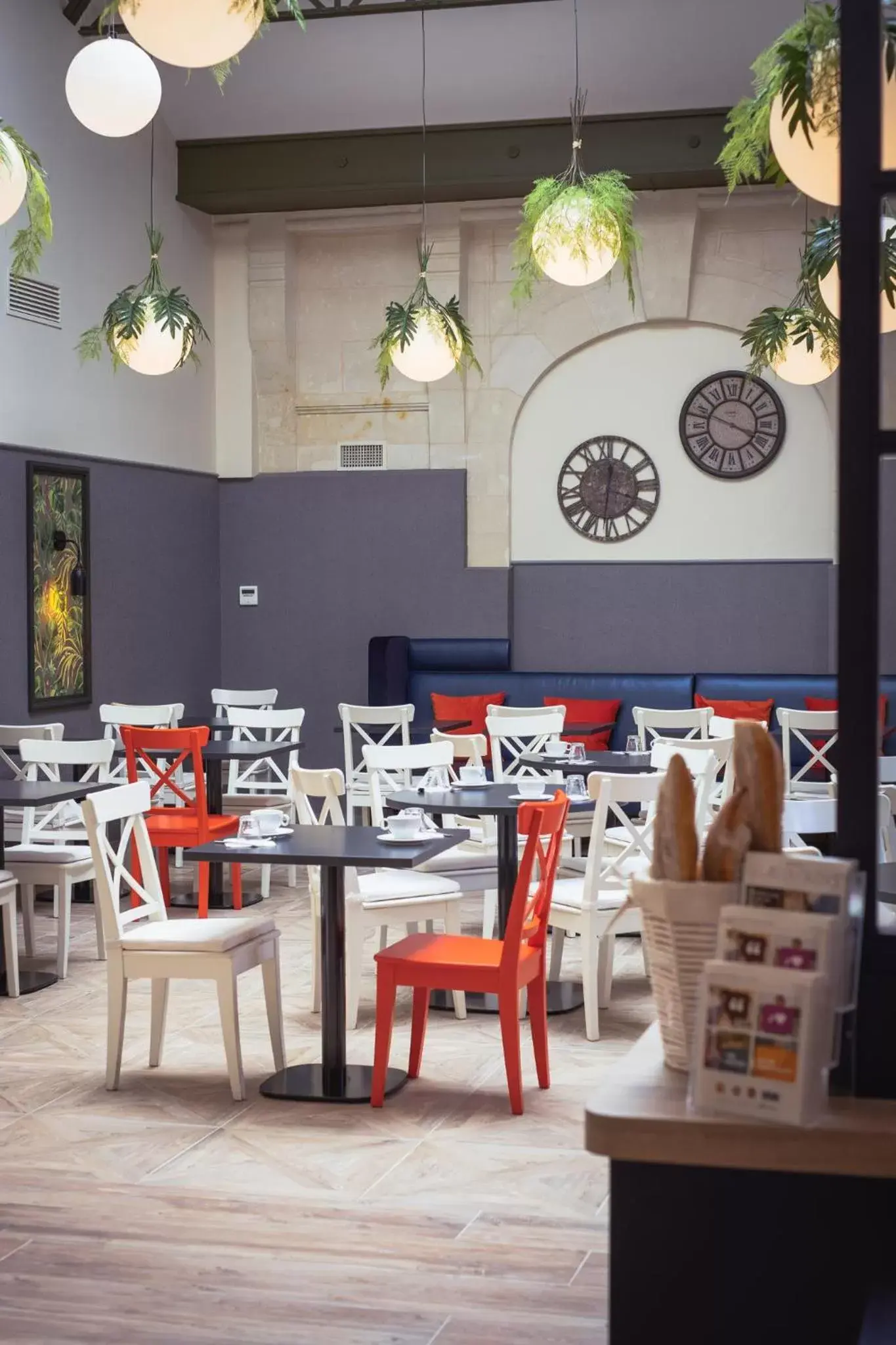 Restaurant/places to eat in The Originals Boutique, Hôtel Le Londres, Saumur (Qualys-Hotel)