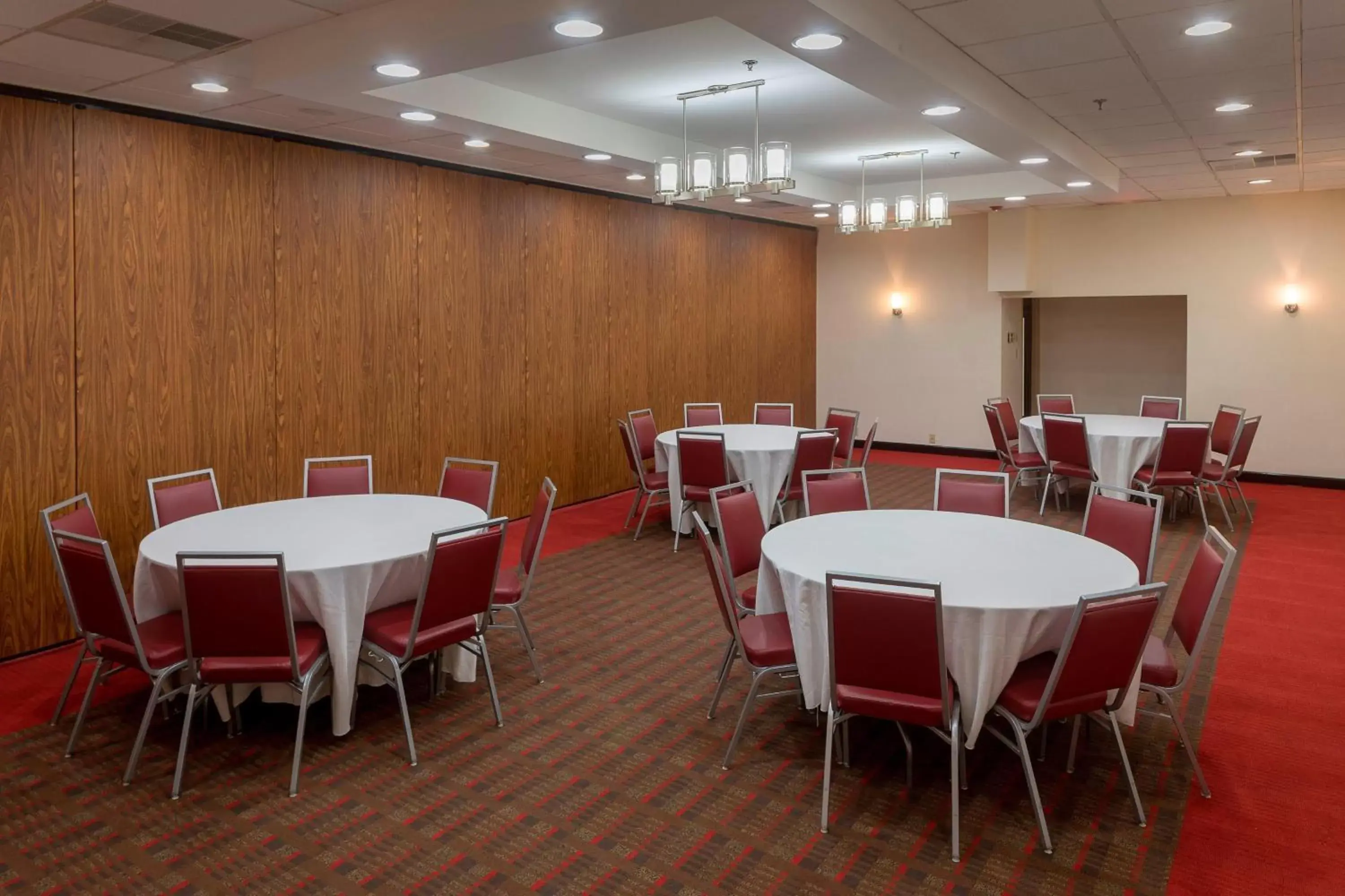 Meeting/conference room in Four Points by Sheraton Asheville Downtown