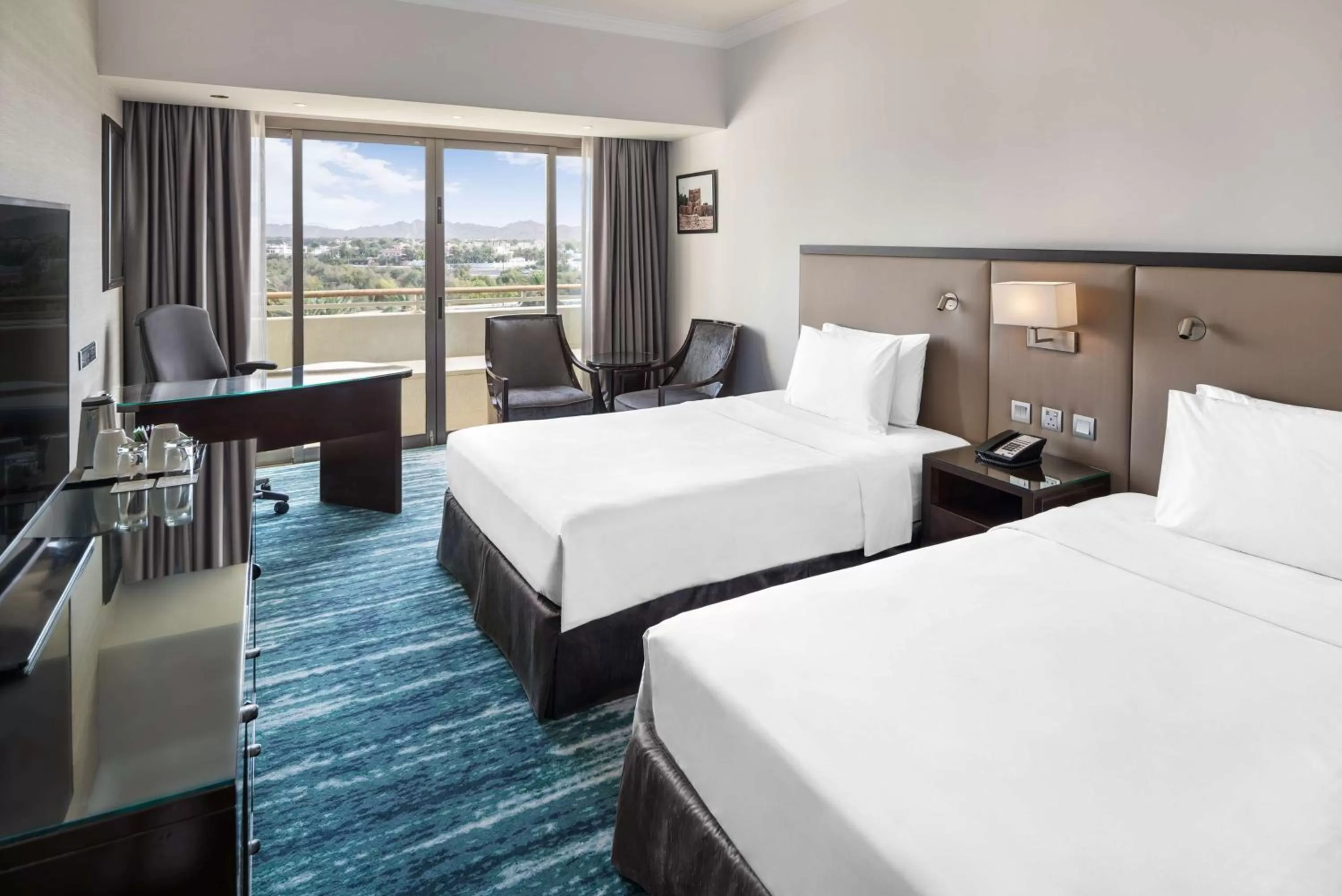 TV and multimedia, Bed in Radisson Blu Hotel & Resort, Al Ain