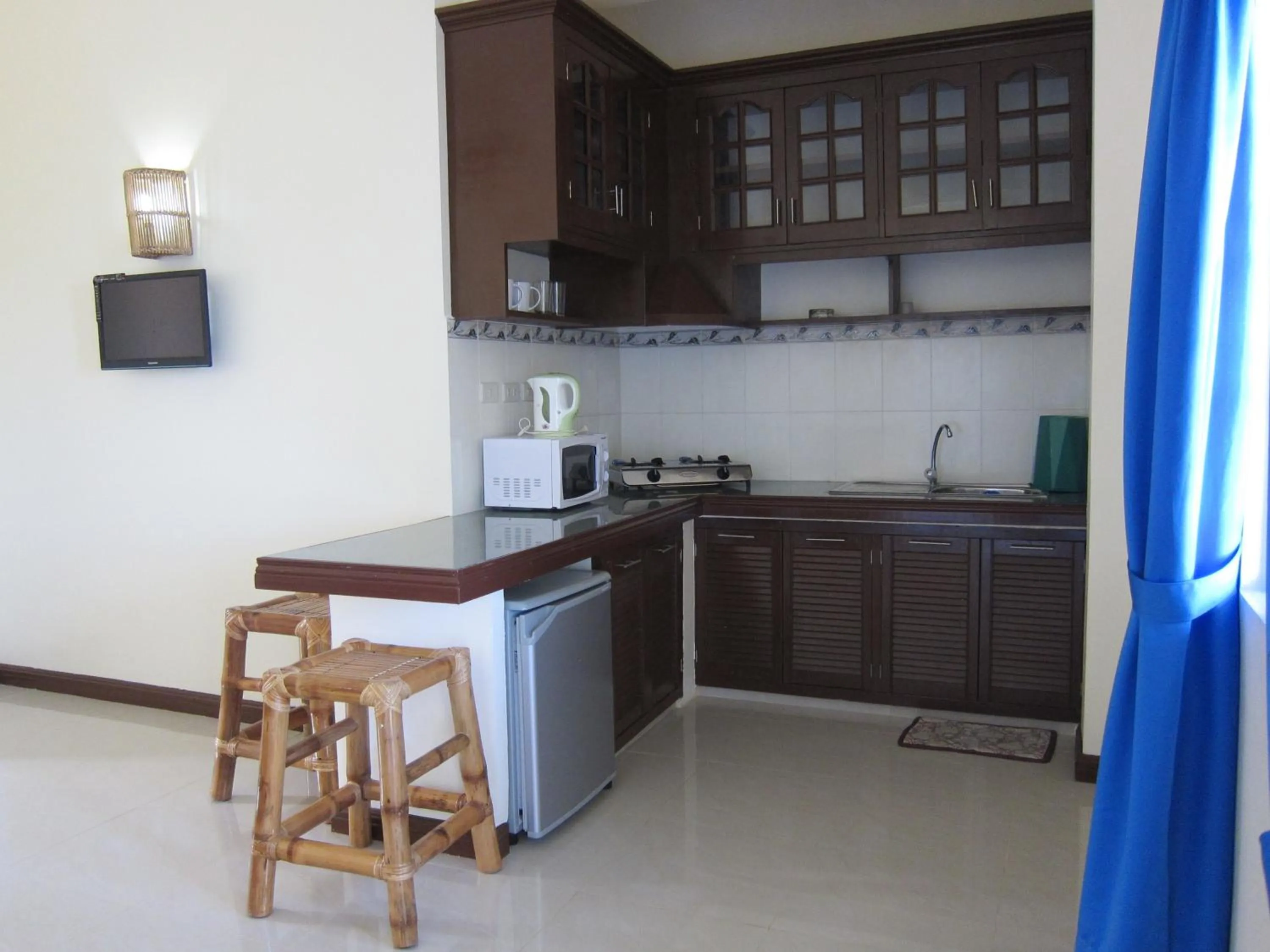 Kitchen or kitchenette in Squares Beachside Apartments