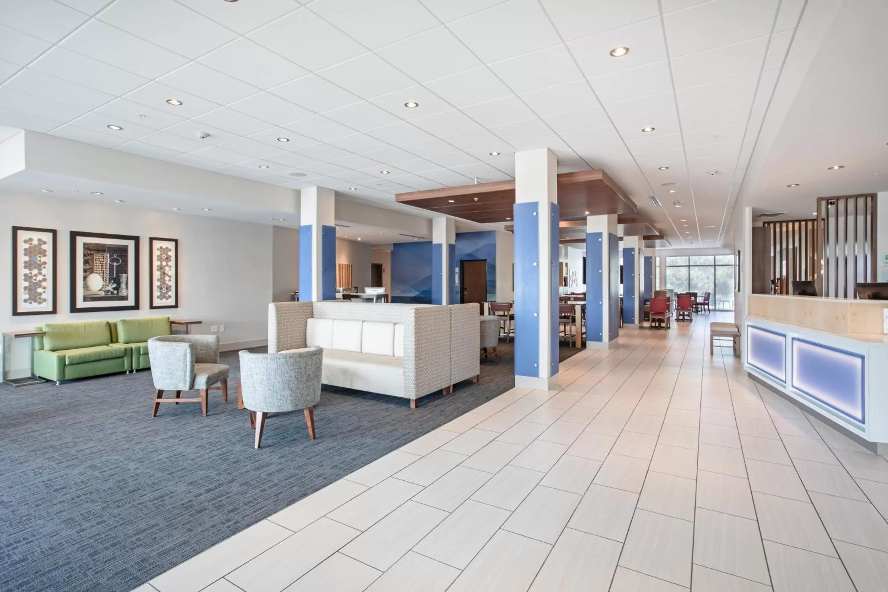 Property building, Lobby/Reception in Holiday Inn Express & Suites - Sterling, an IHG Hotel