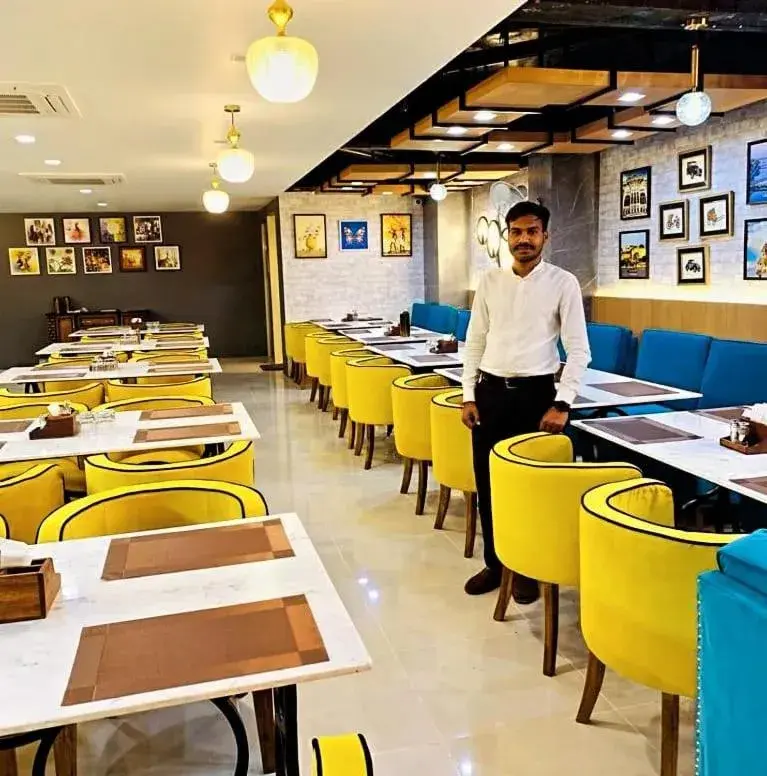 Restaurant/places to eat in Hotel Raas Inn, New Hotel Restaurant/places to eat in Hotel Raas Inn, New Hotel