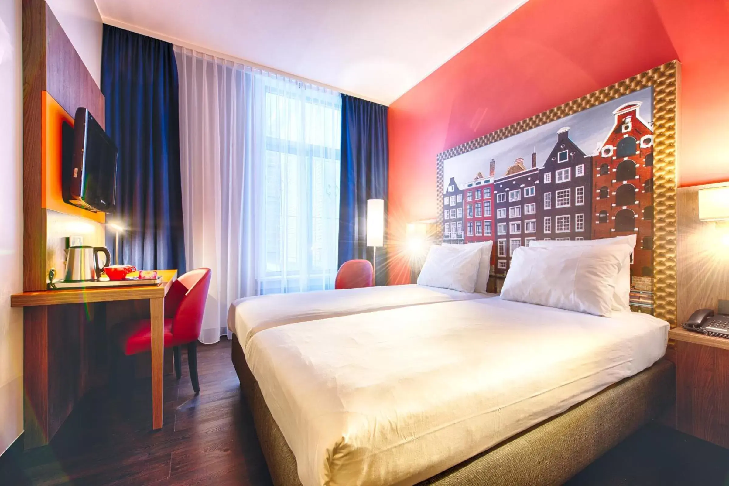 Bedroom, Bed in Leonardo Hotel Amsterdam City Center